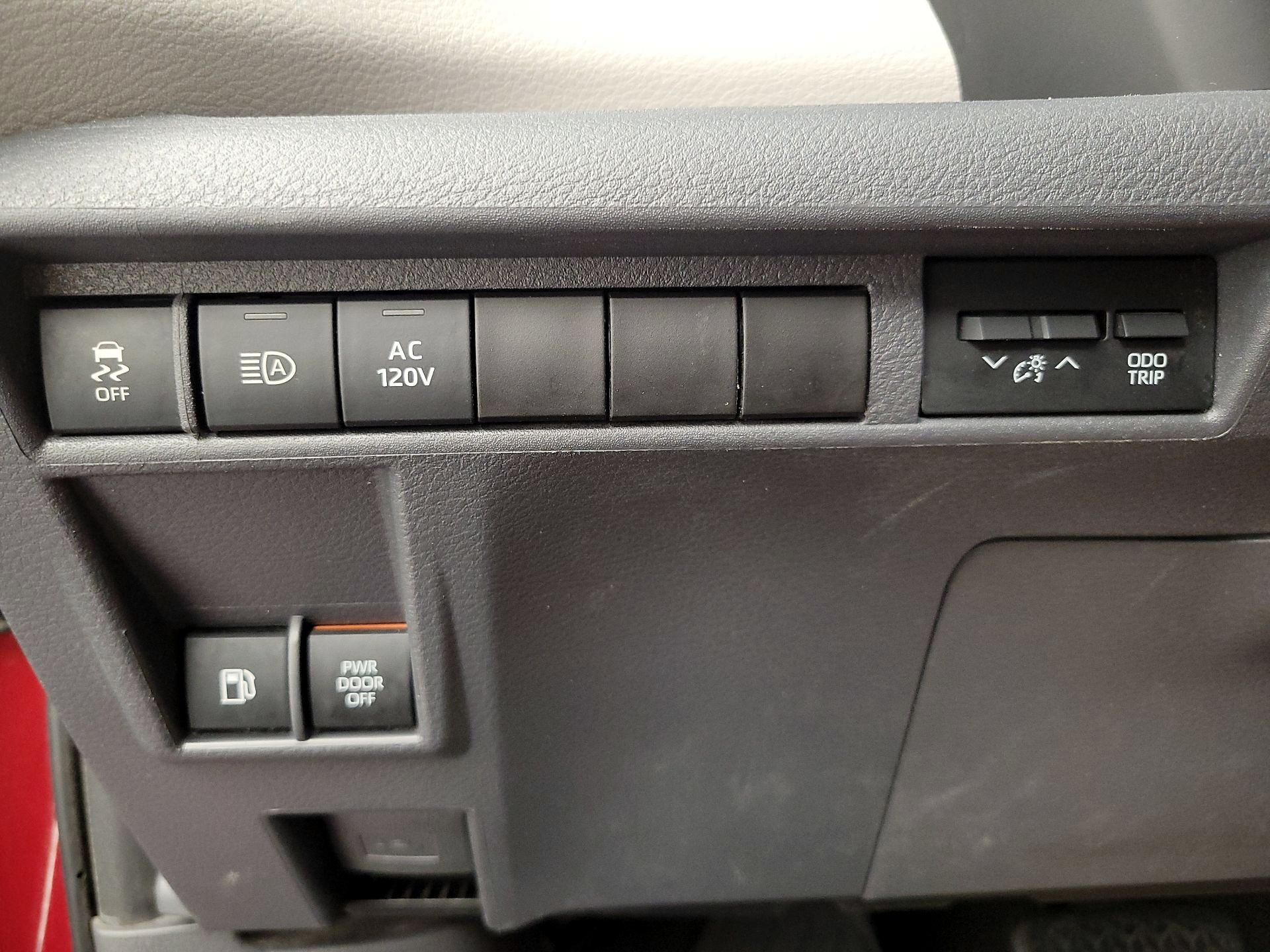 Thumbnail: 2021 Toyota Sienna - 13