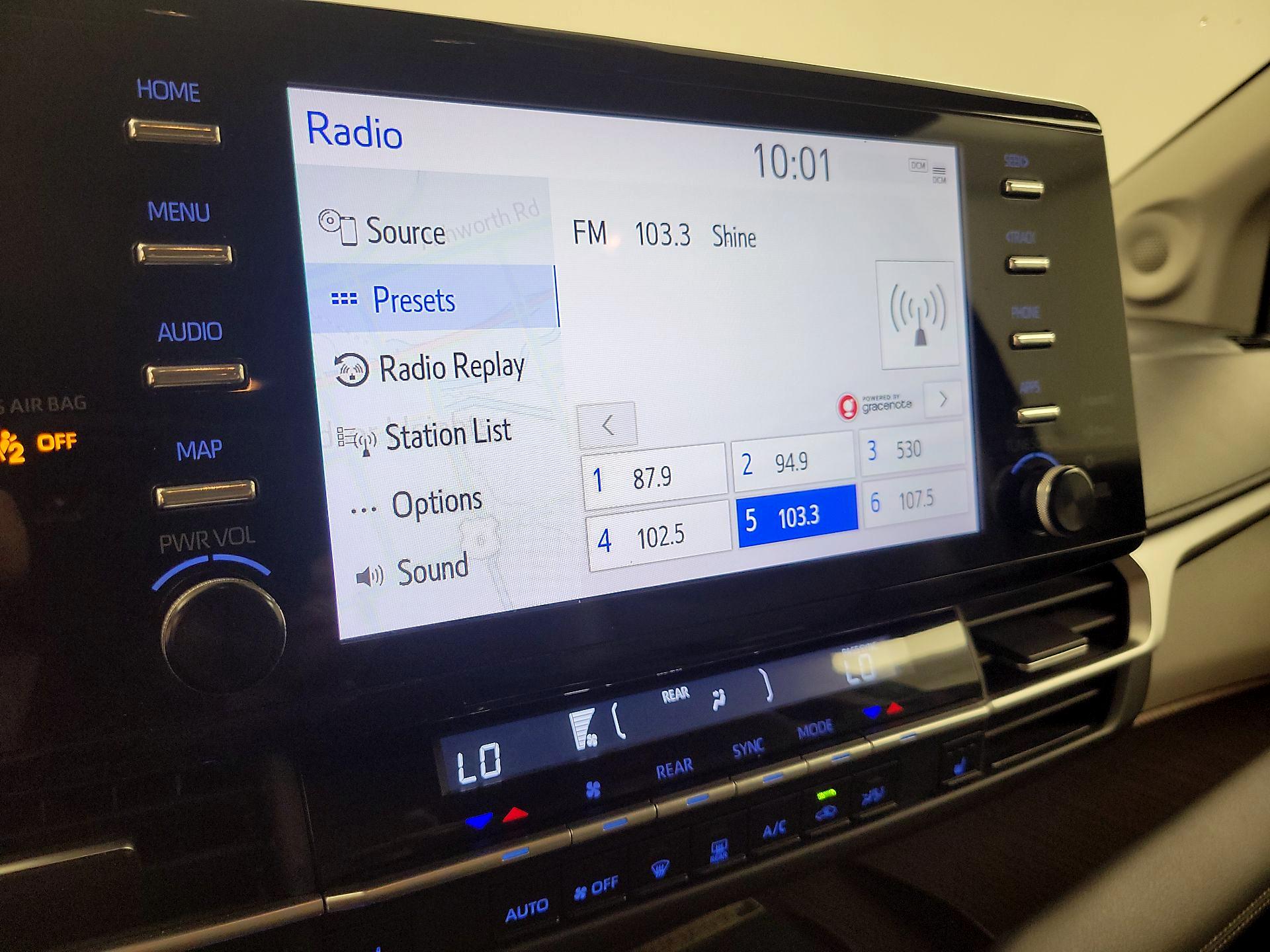Thumbnail: 2021 Toyota Sienna - 16