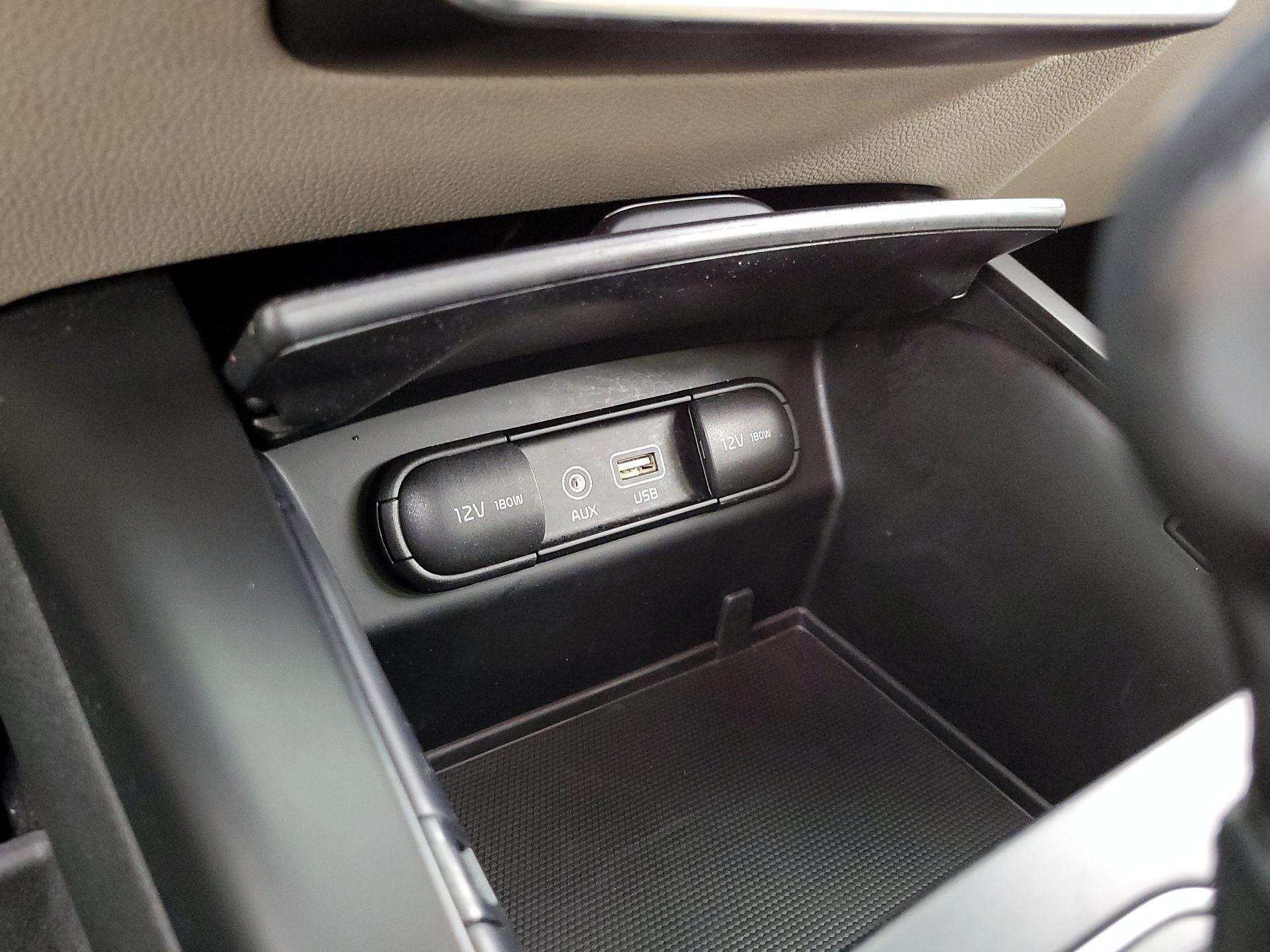 Thumbnail: 2017 Kia Sorento - 18