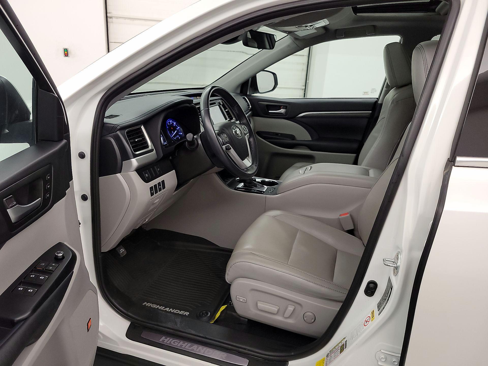 Thumbnail: 2019 Toyota Highlander - 9