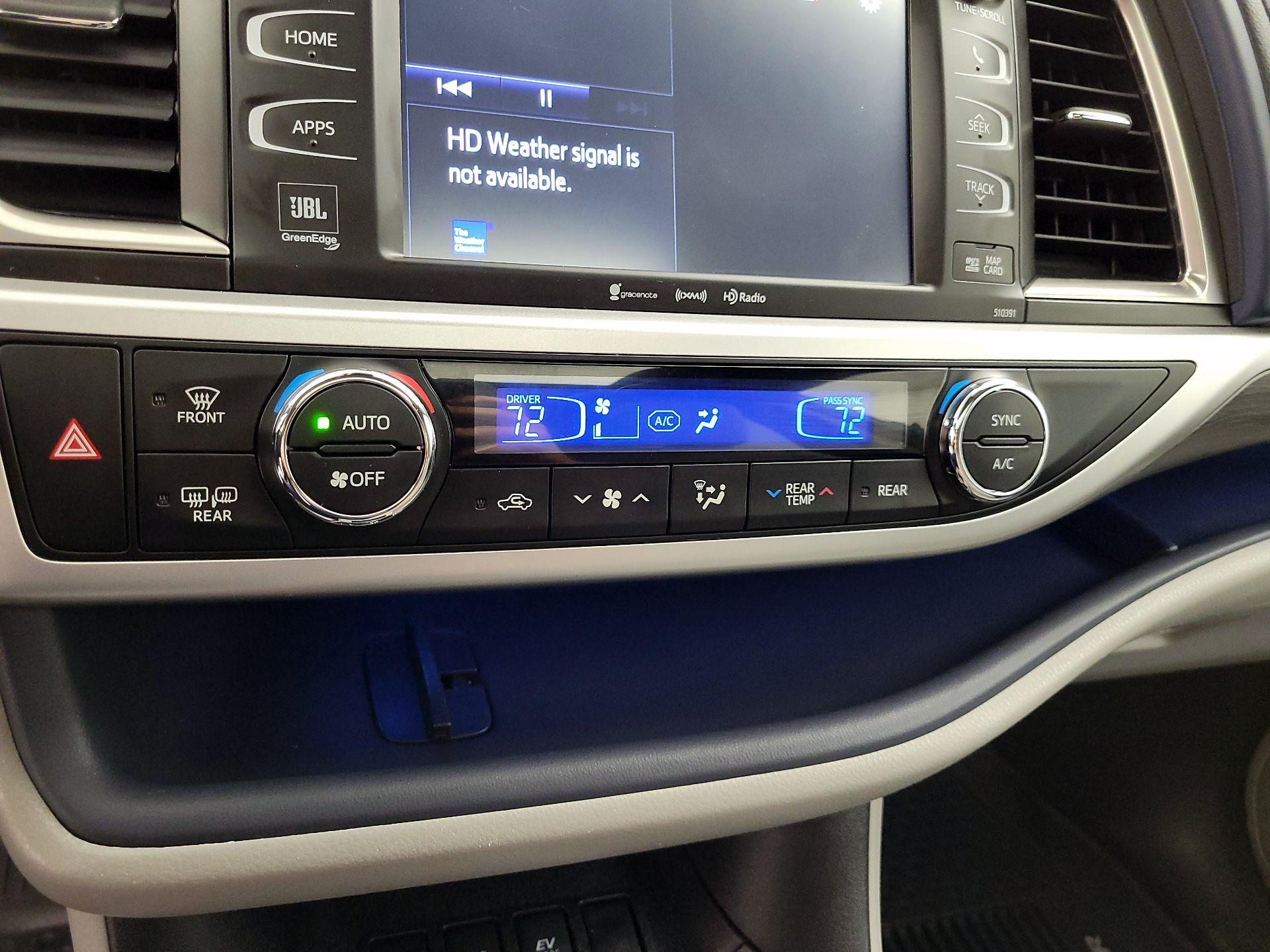 Thumbnail: 2019 Toyota Highlander - 14