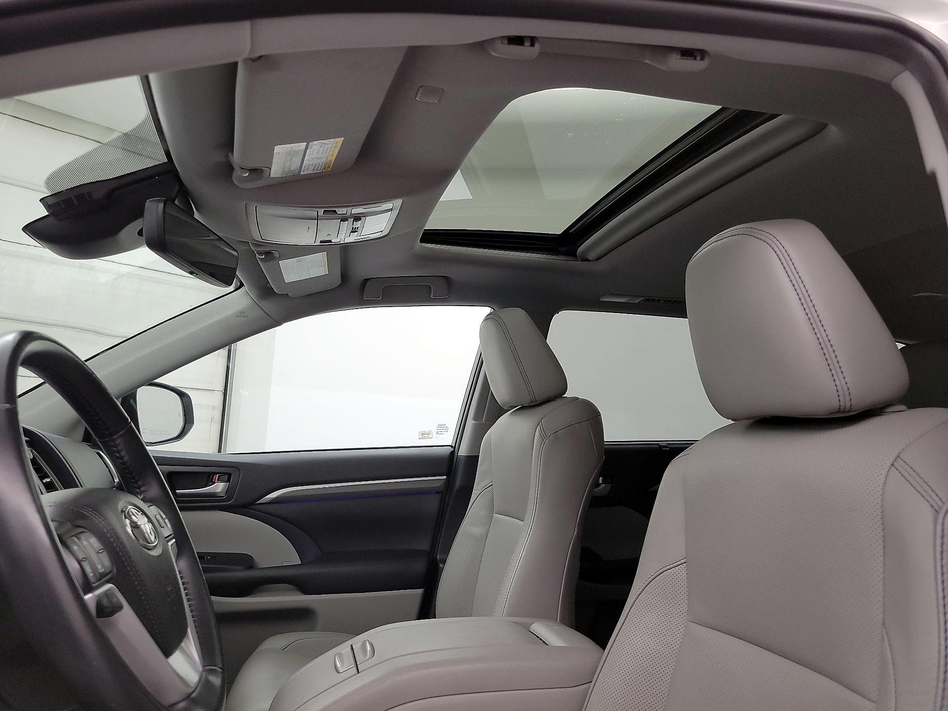 Thumbnail: 2019 Toyota Highlander - 17