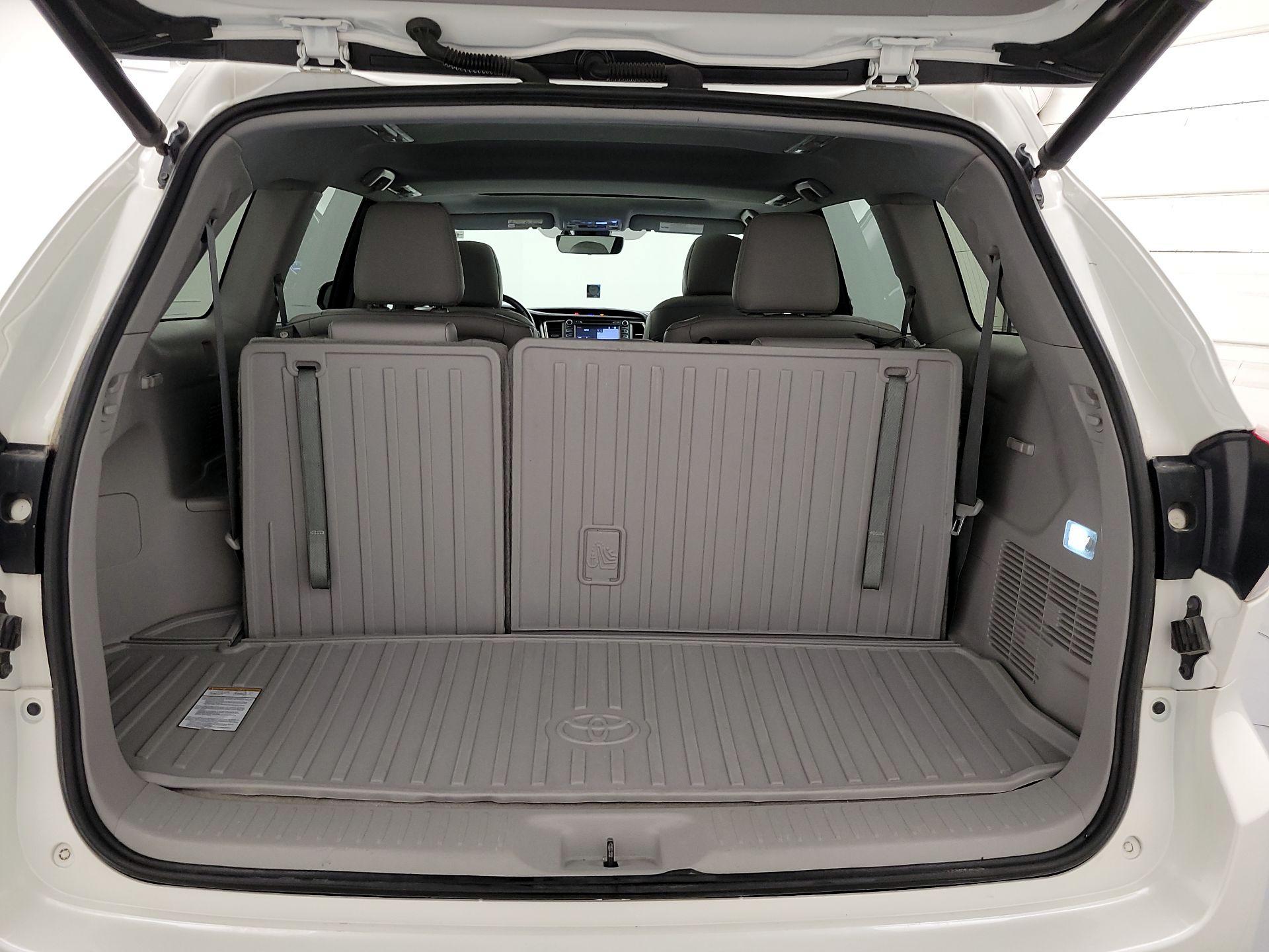 Thumbnail: 2019 Toyota Highlander - 20
