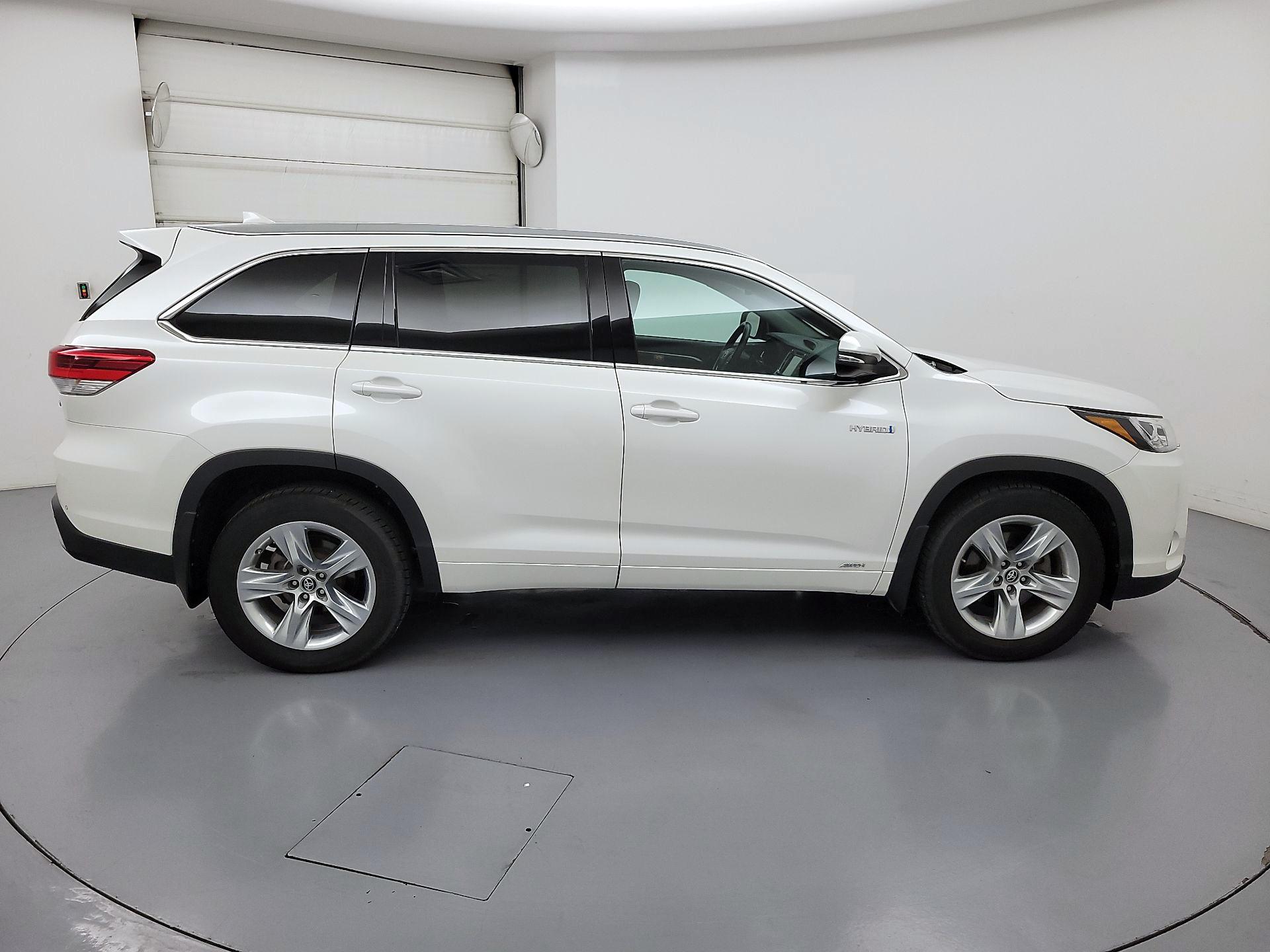 Thumbnail: 2019 Toyota Highlander - 4
