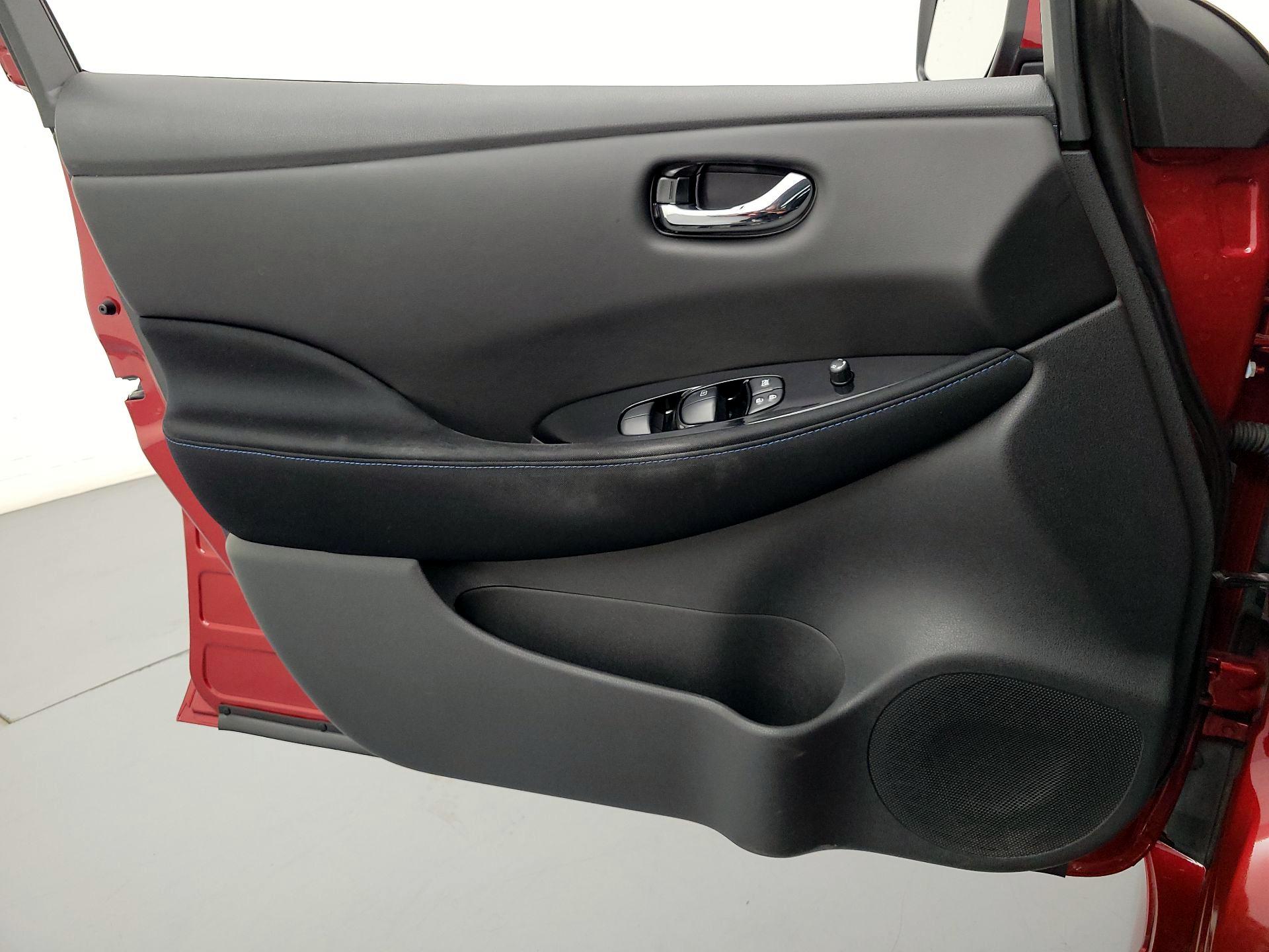 Thumbnail: 2018 Nissan Leaf - 12