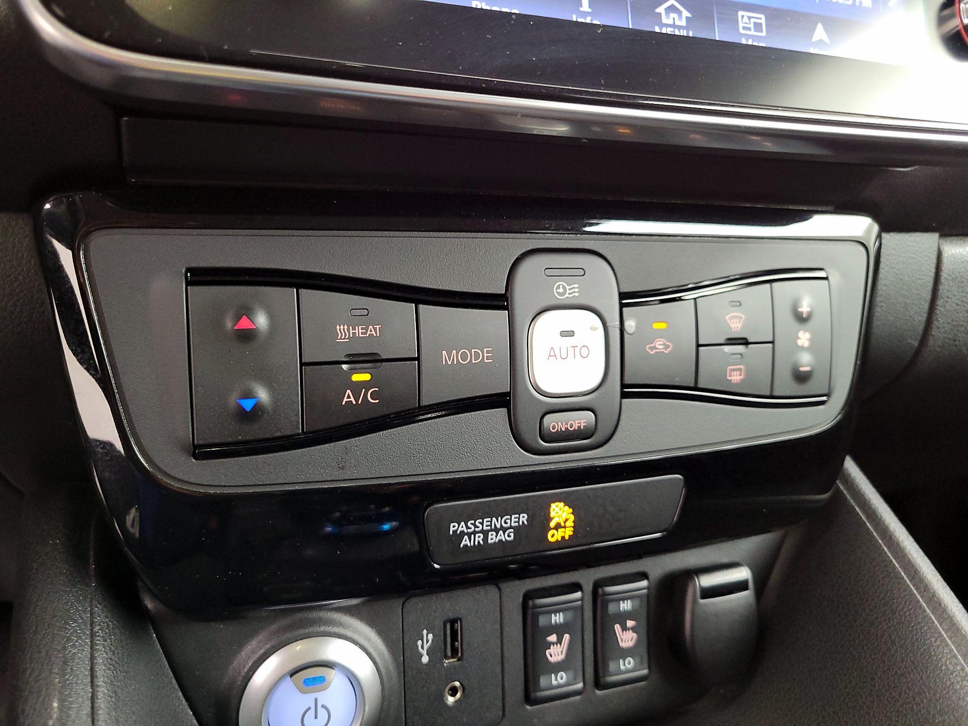 Thumbnail: 2018 Nissan Leaf - 16