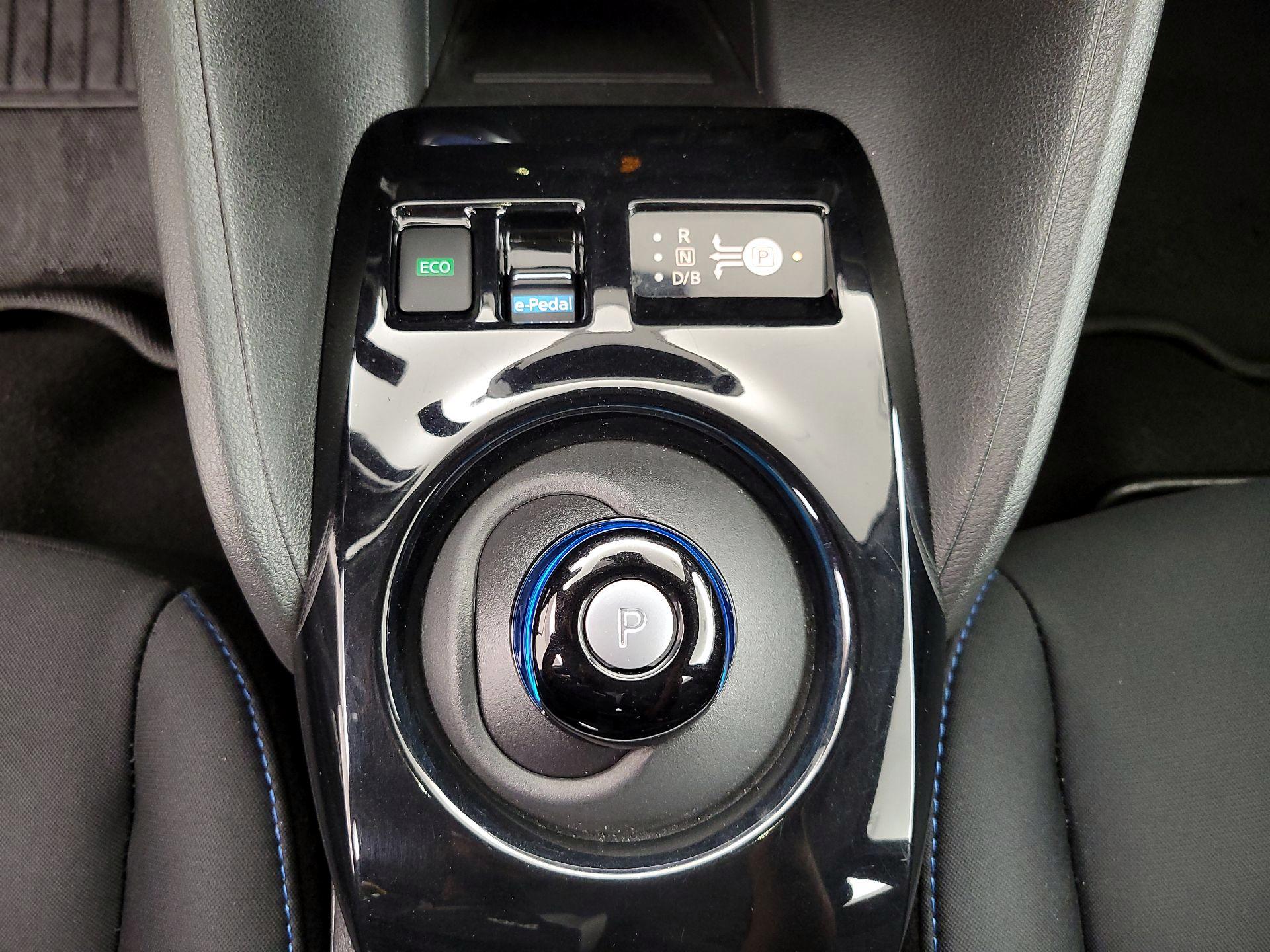 Thumbnail: 2018 Nissan Leaf - 17