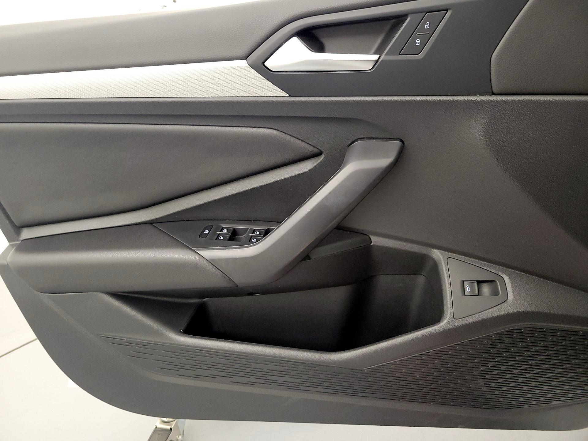 Thumbnail: 2019 Volkswagen Jetta - 12