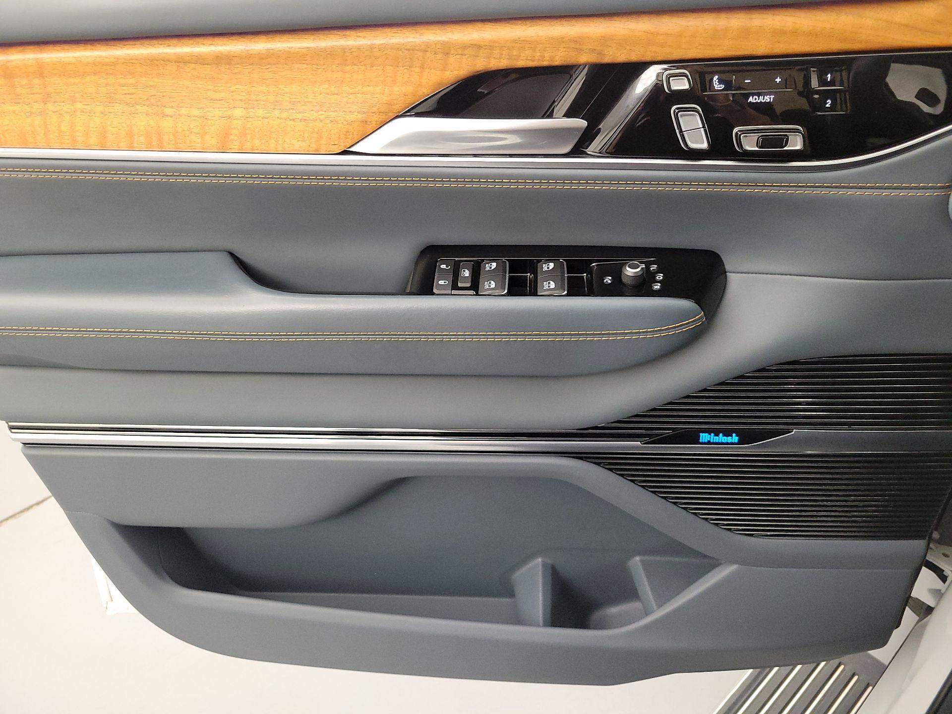 Thumbnail: 2022 Jeep Grand Wagoneer - 12