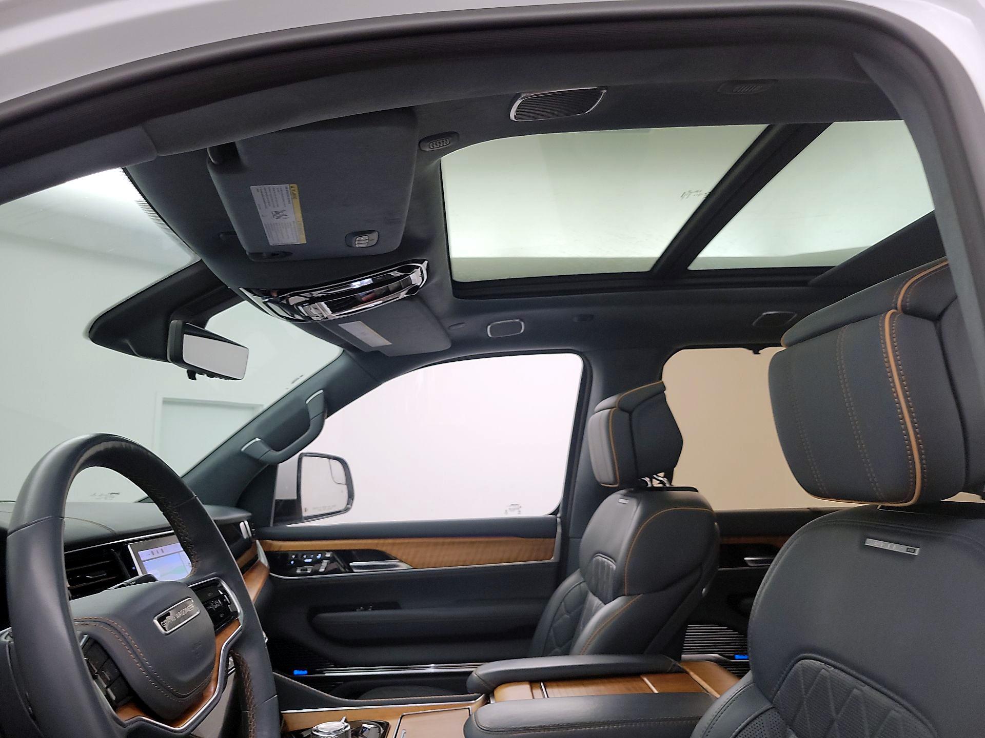 Thumbnail: 2022 Jeep Grand Wagoneer - 19