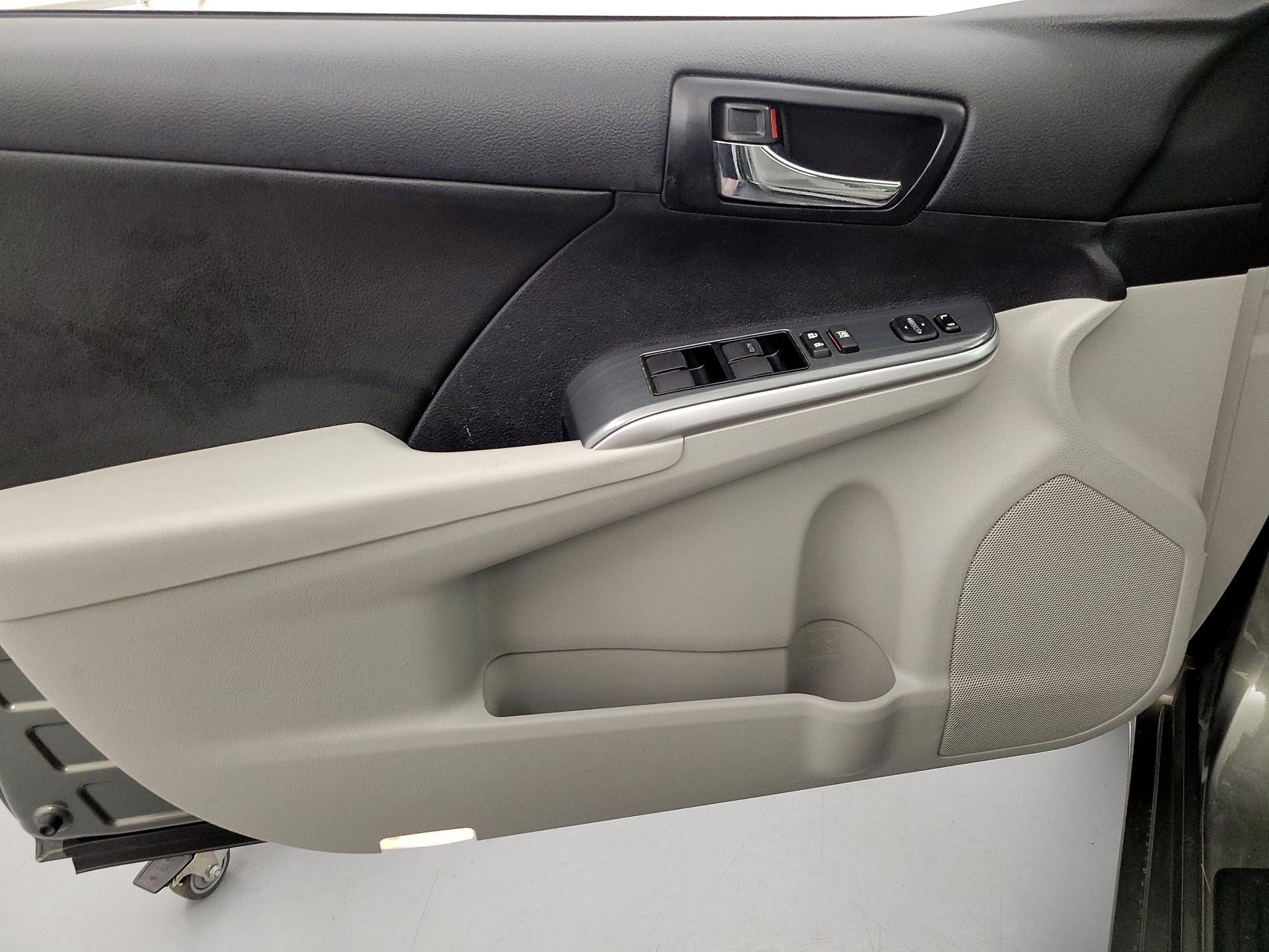Thumbnail: 2014 Toyota Camry - 12