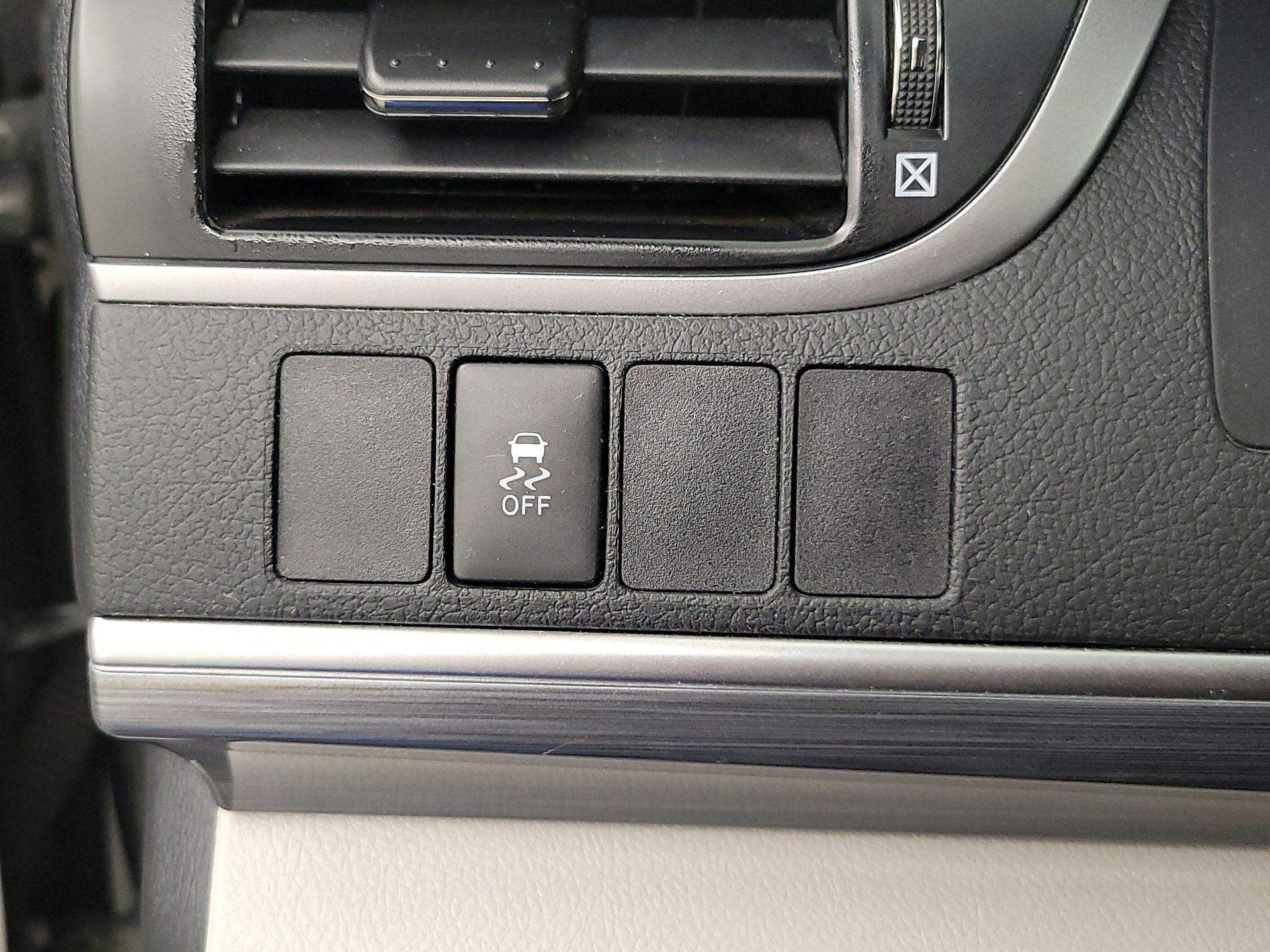 Thumbnail: 2014 Toyota Camry - 13