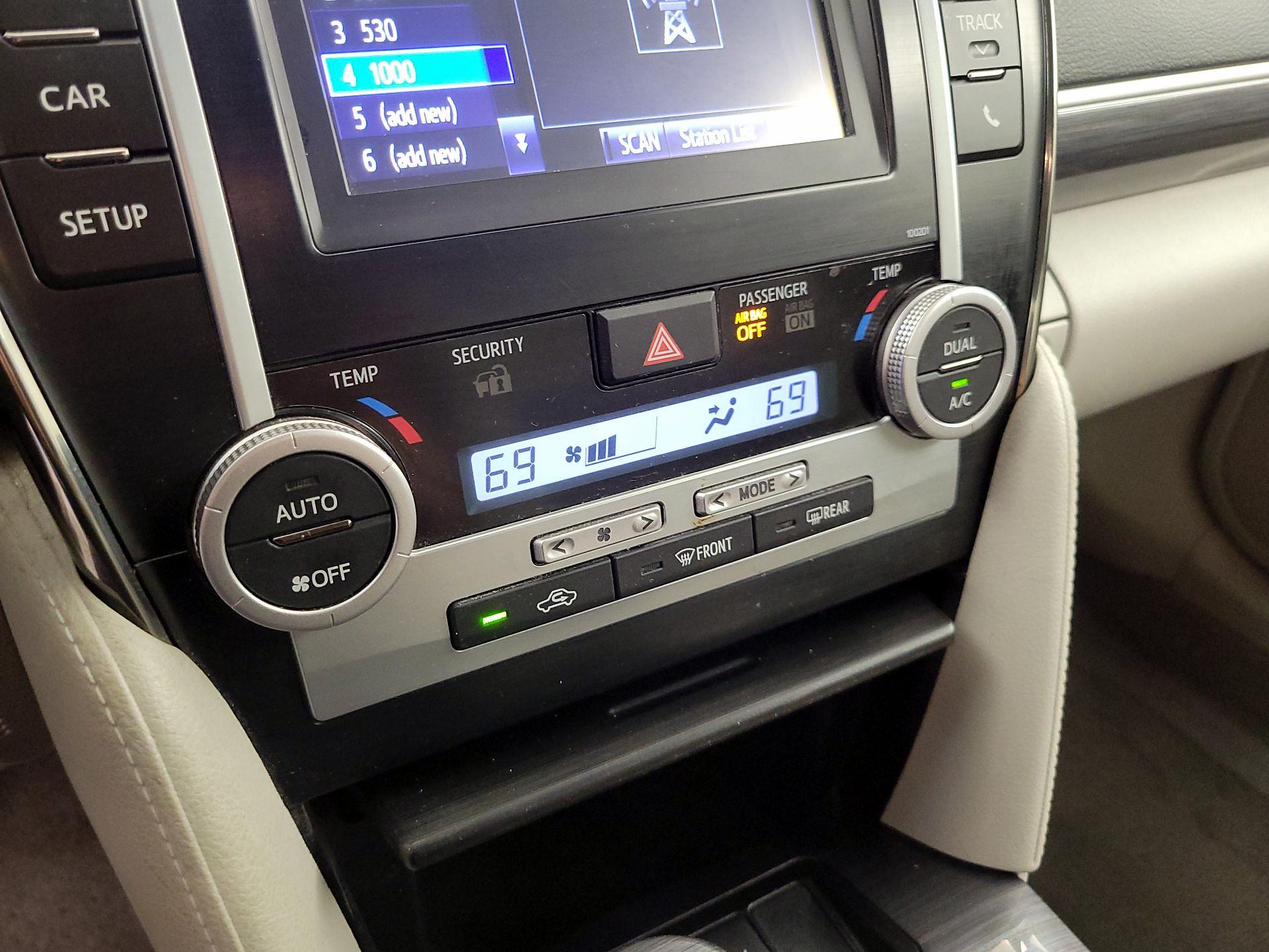 Thumbnail: 2014 Toyota Camry - 16