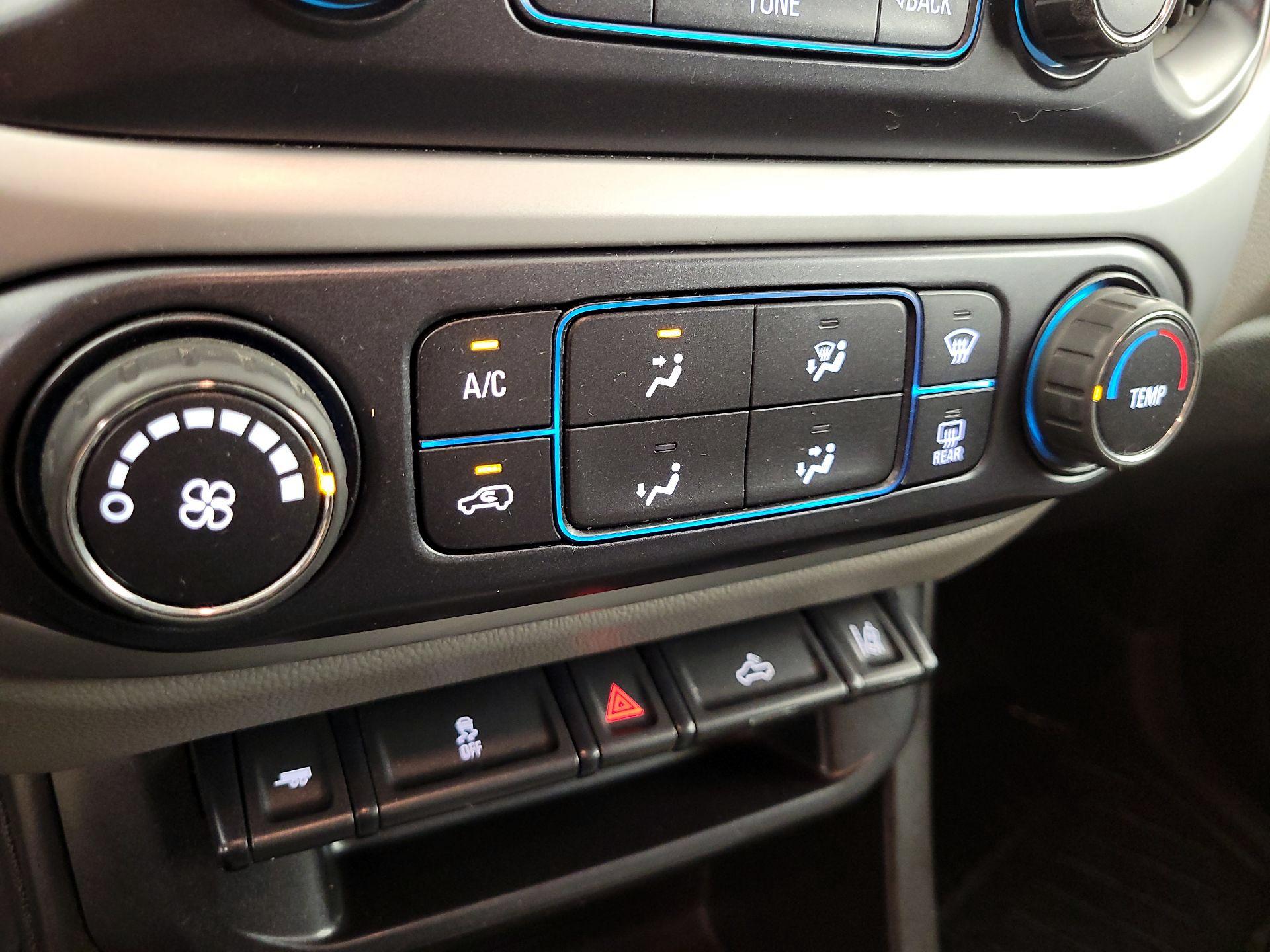Thumbnail: 2016 Chevrolet Colorado - 16