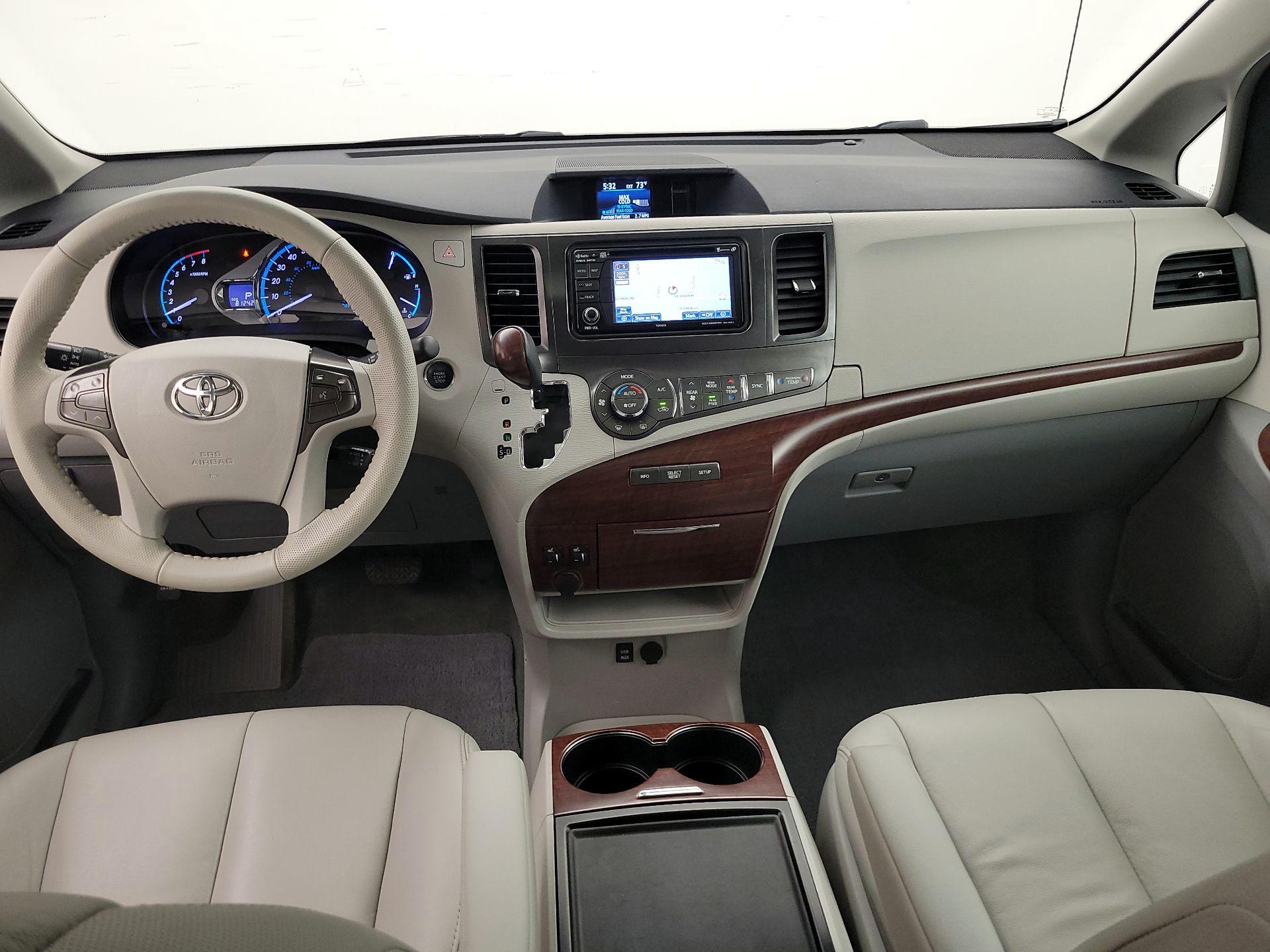 Thumbnail: 2014 Toyota Sienna - 9