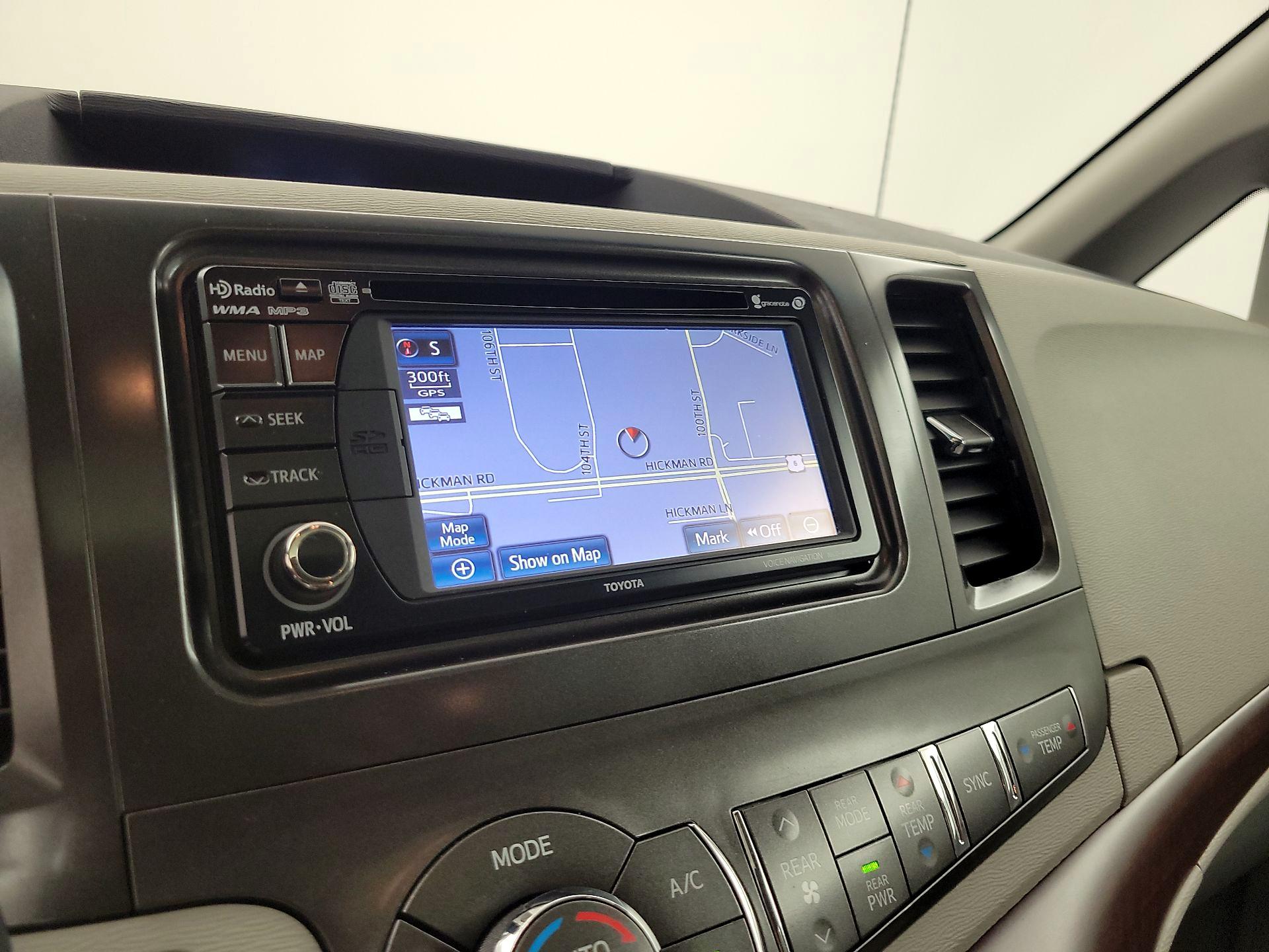 Thumbnail: 2014 Toyota Sienna - 14