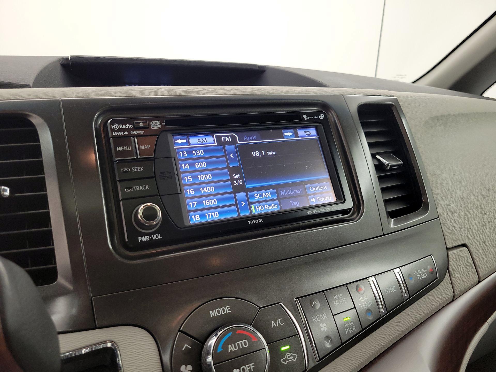 Thumbnail: 2014 Toyota Sienna - 16