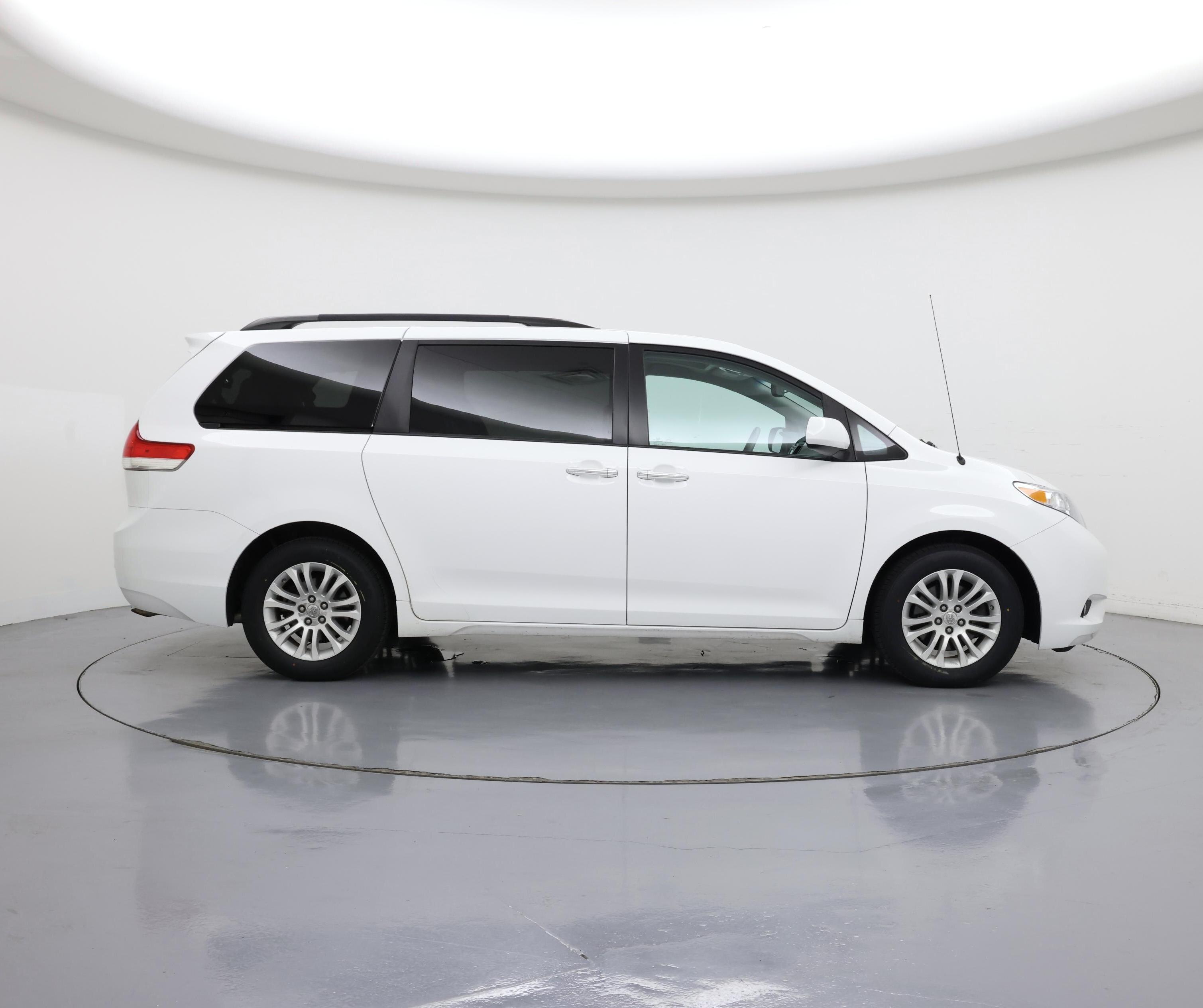 Thumbnail: 2014 Toyota Sienna - 7