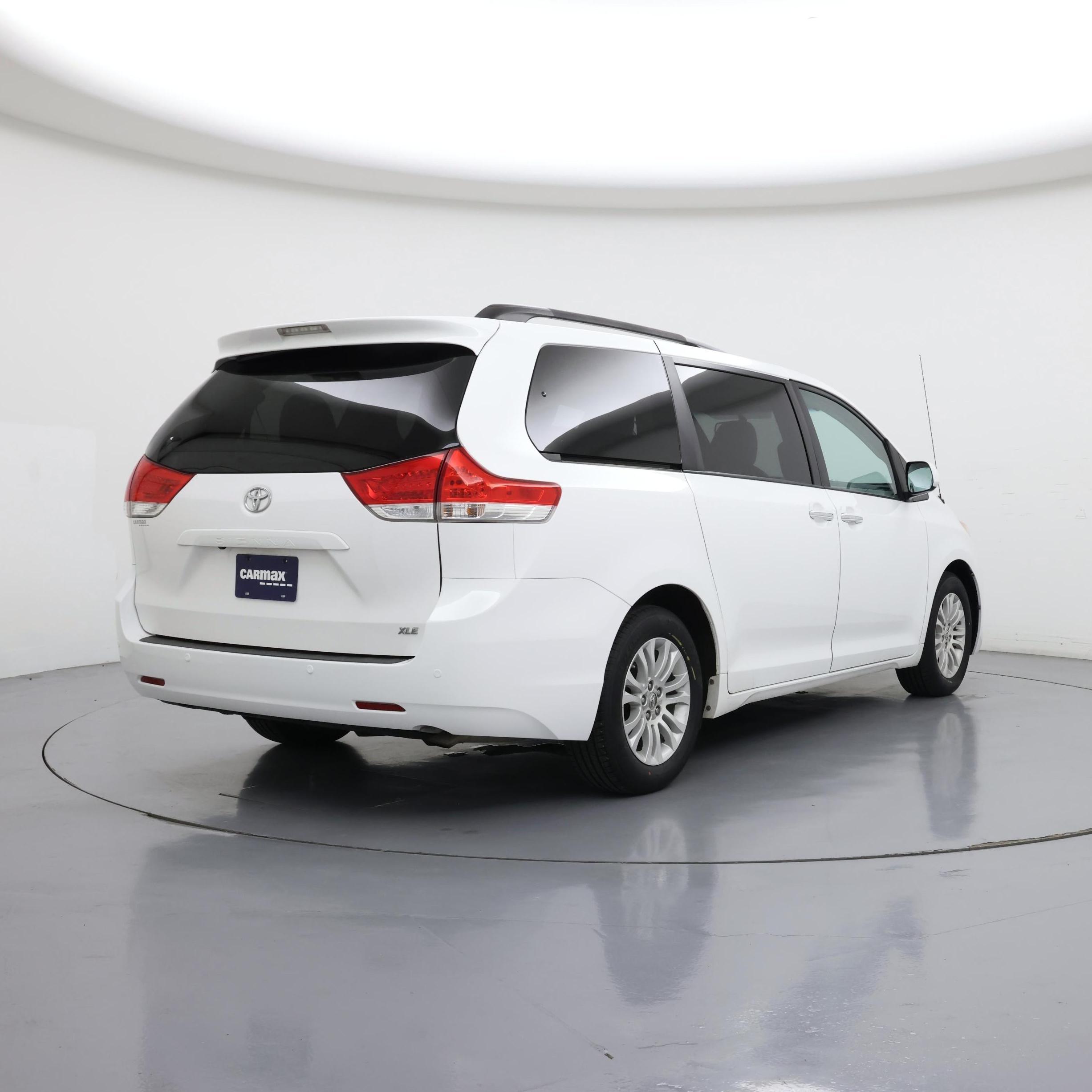 Thumbnail: 2014 Toyota Sienna - 8