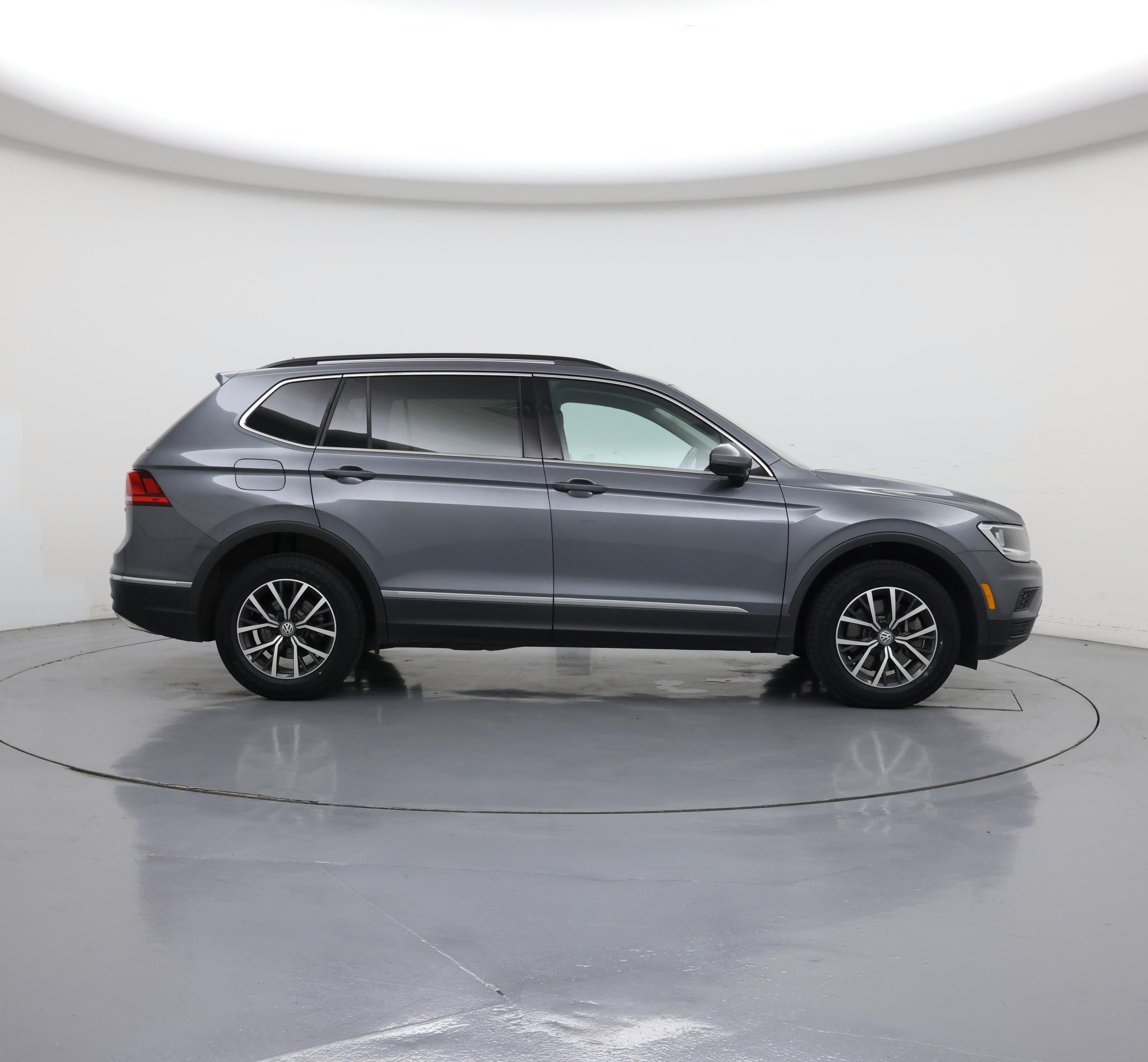 Thumbnail: 2020 Volkswagen Tiguan - 7