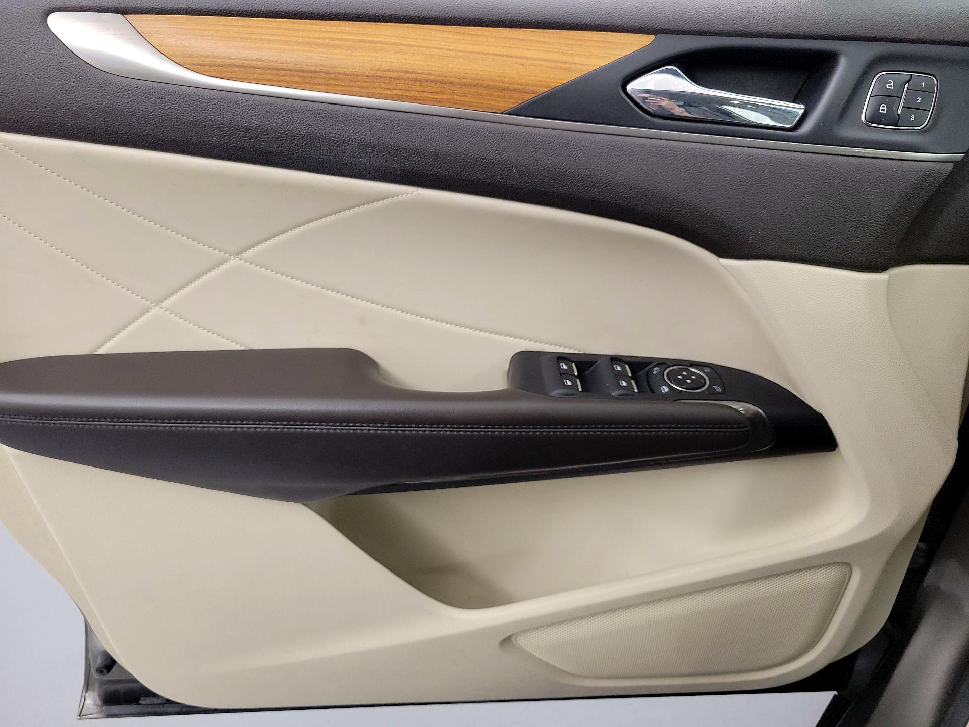 Thumbnail: 2016 Lincoln MKC - 12