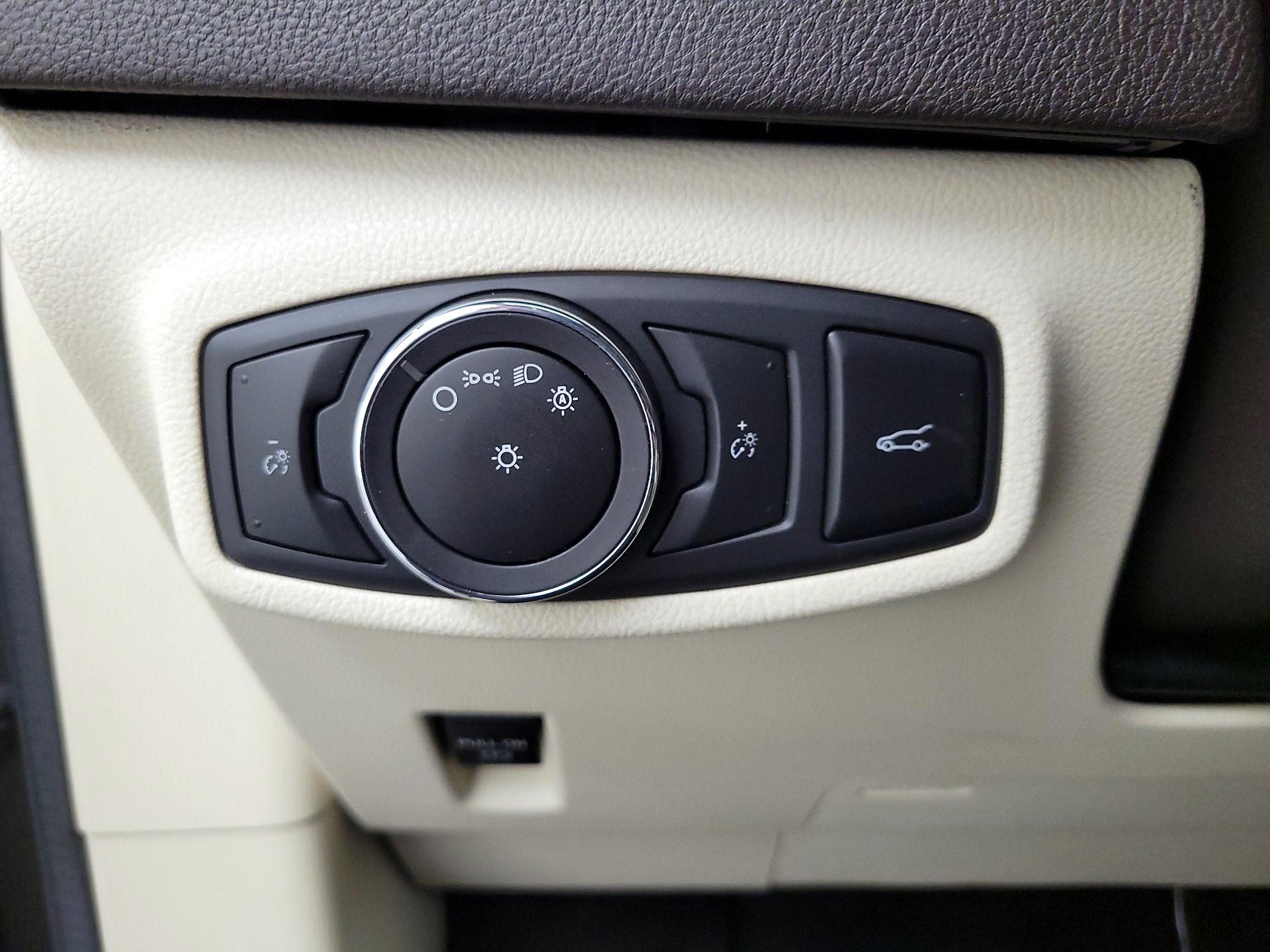 Thumbnail: 2016 Lincoln MKC - 13