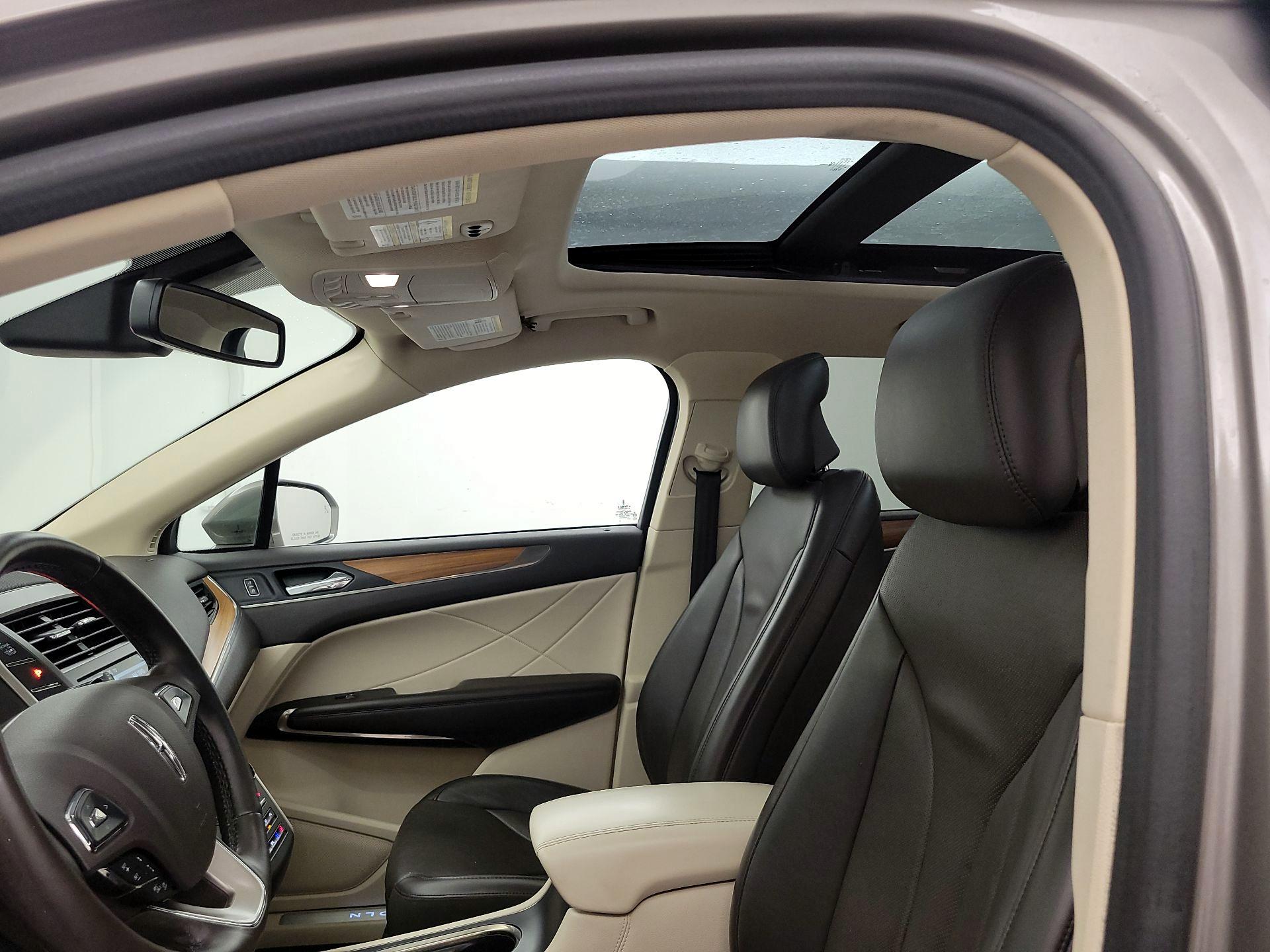Thumbnail: 2016 Lincoln MKC - 20