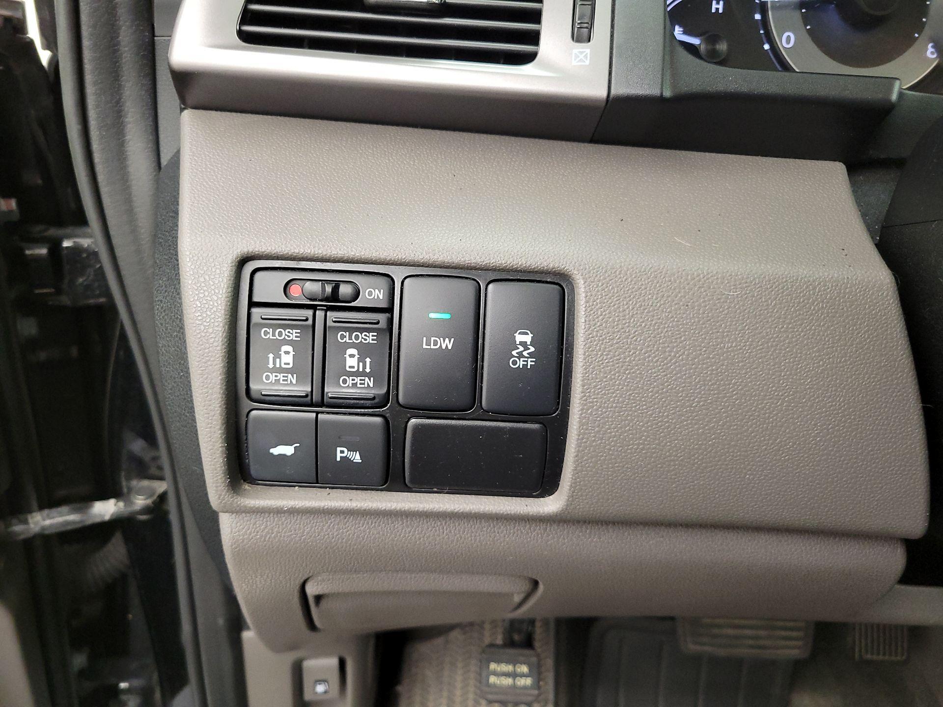 Thumbnail: 2016 Honda Odyssey - 13