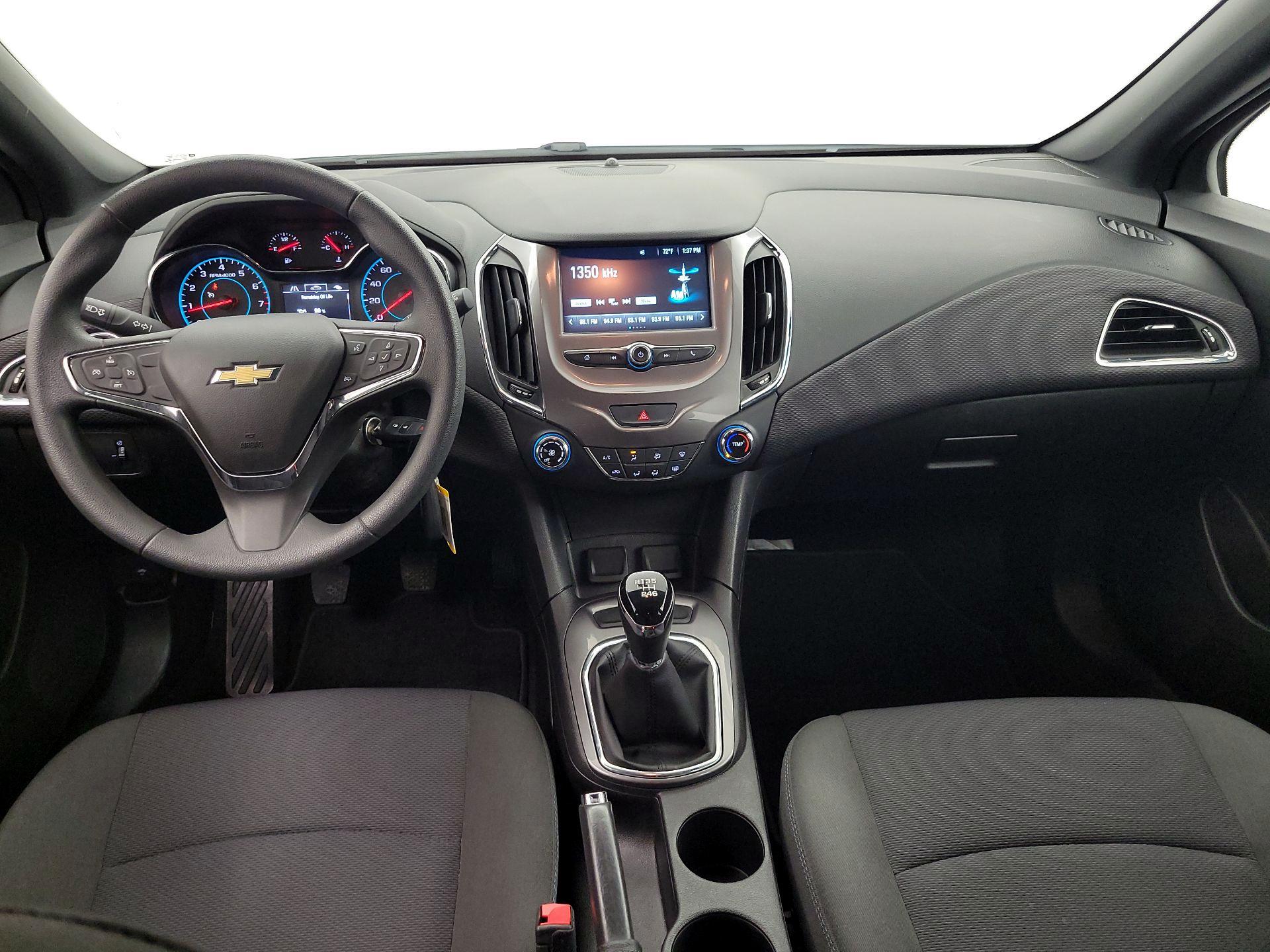 Thumbnail: 2017 Chevrolet Cruze - 9