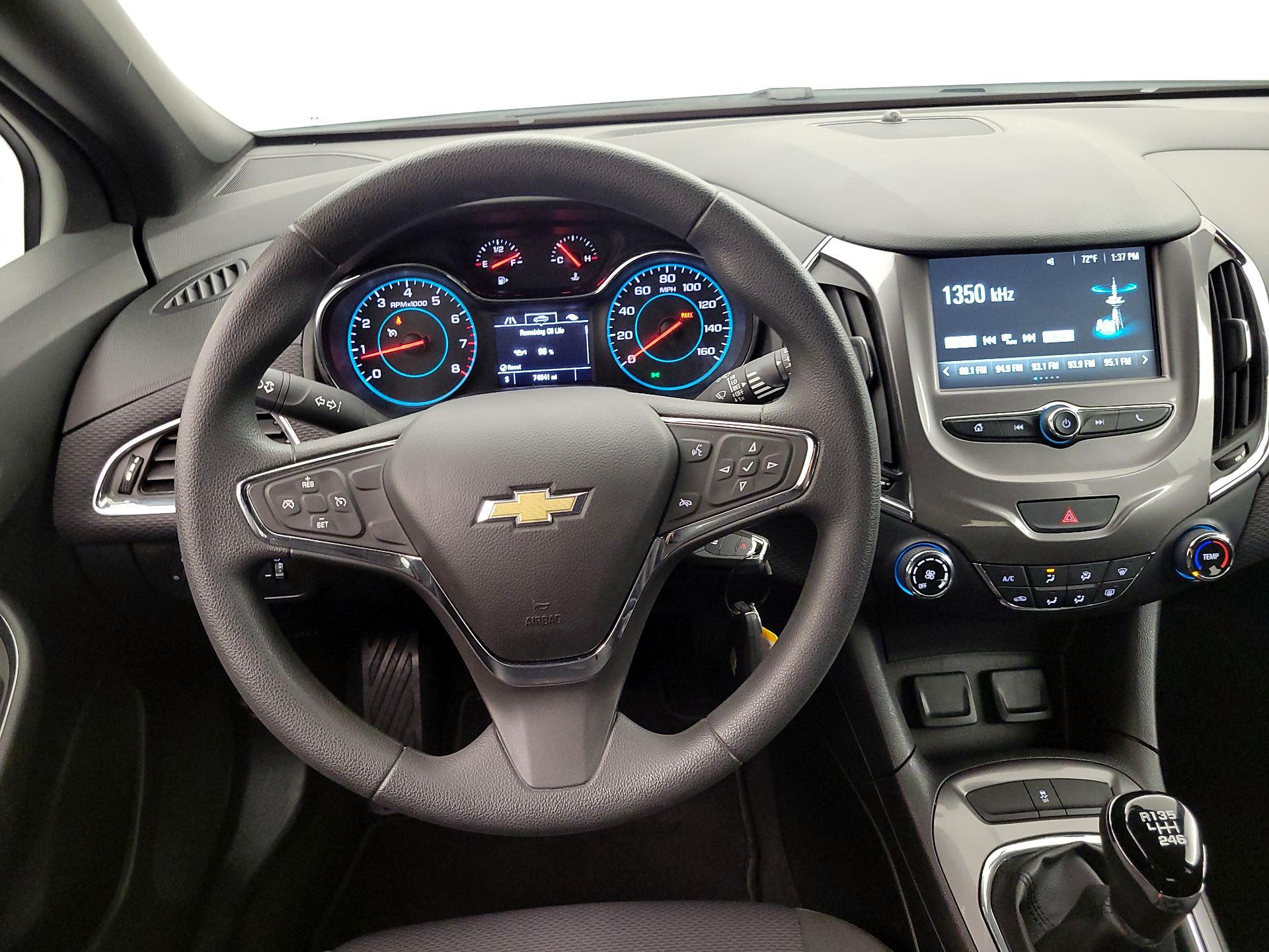 Thumbnail: 2017 Chevrolet Cruze - 10