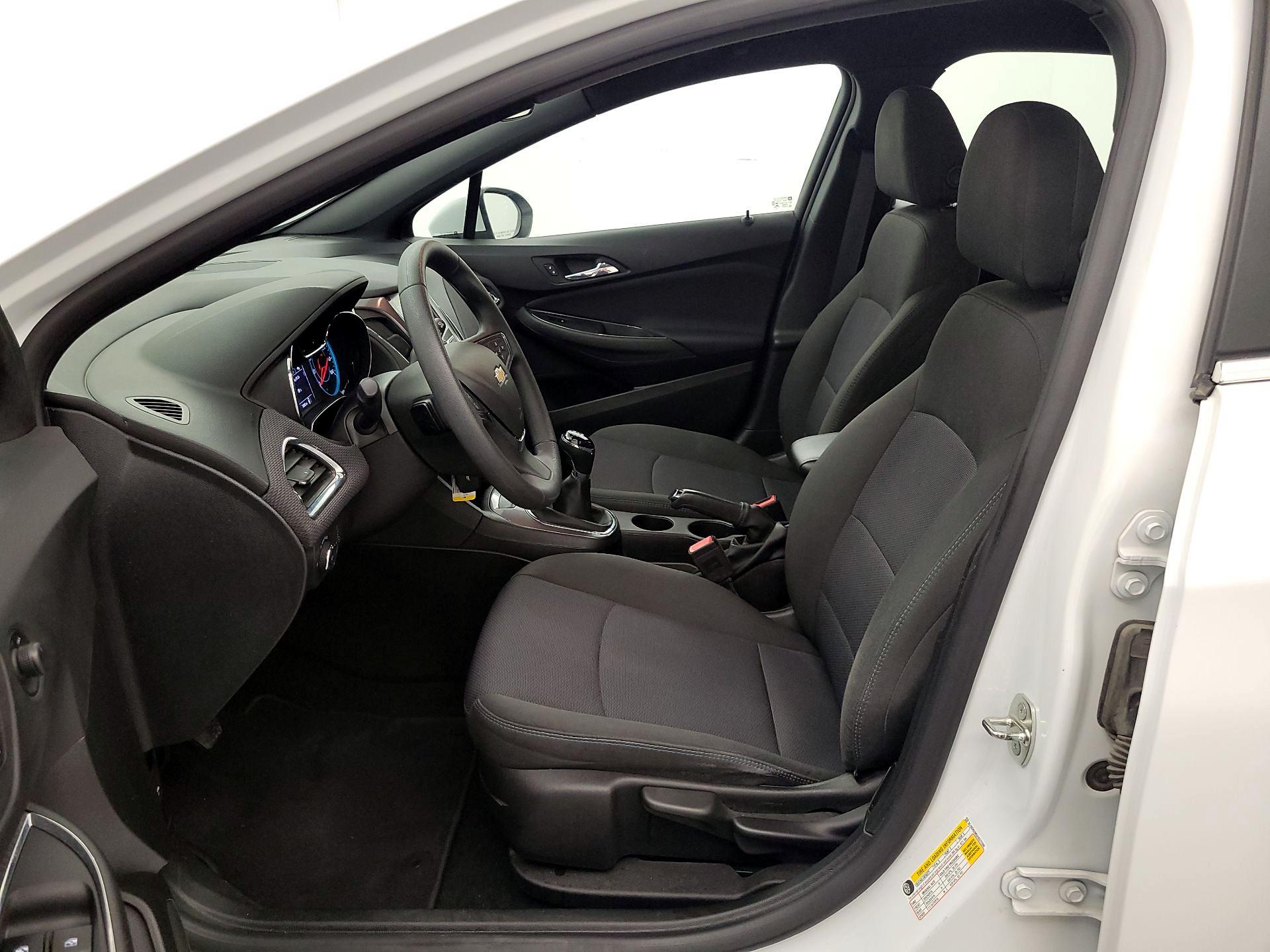 Thumbnail: 2017 Chevrolet Cruze - 11