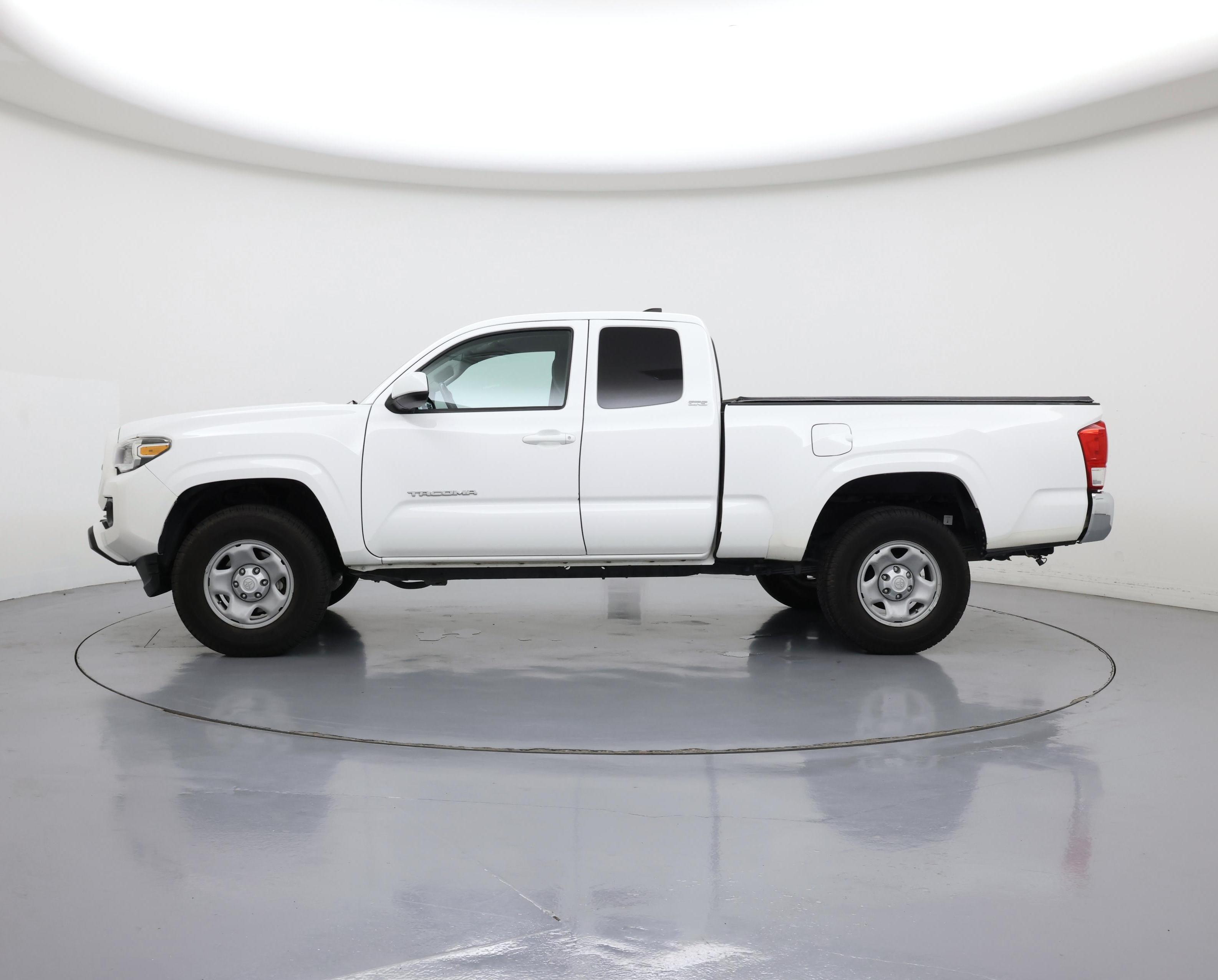Thumbnail: 2016 Toyota Tacoma - 3