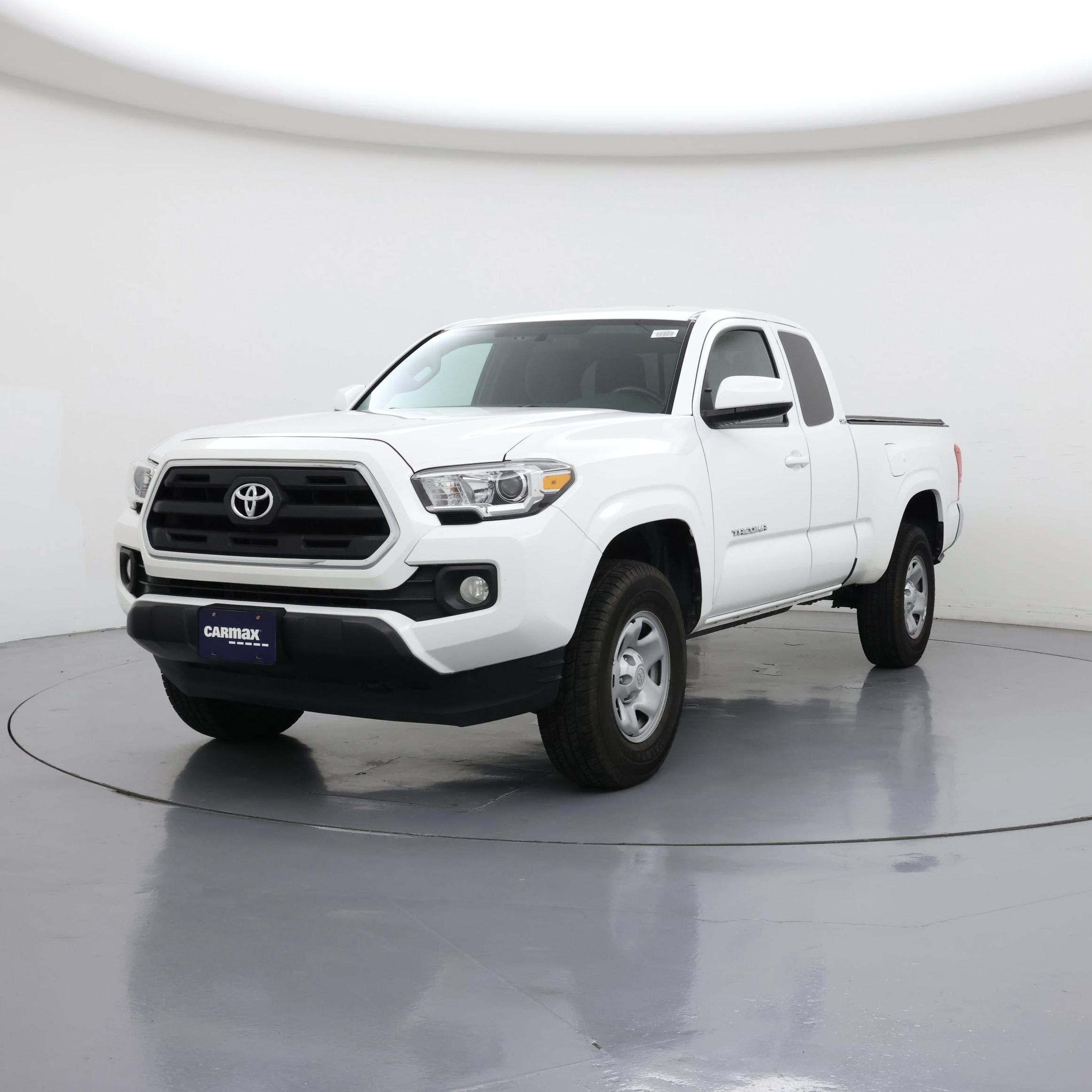 Thumbnail: 2016 Toyota Tacoma - 4