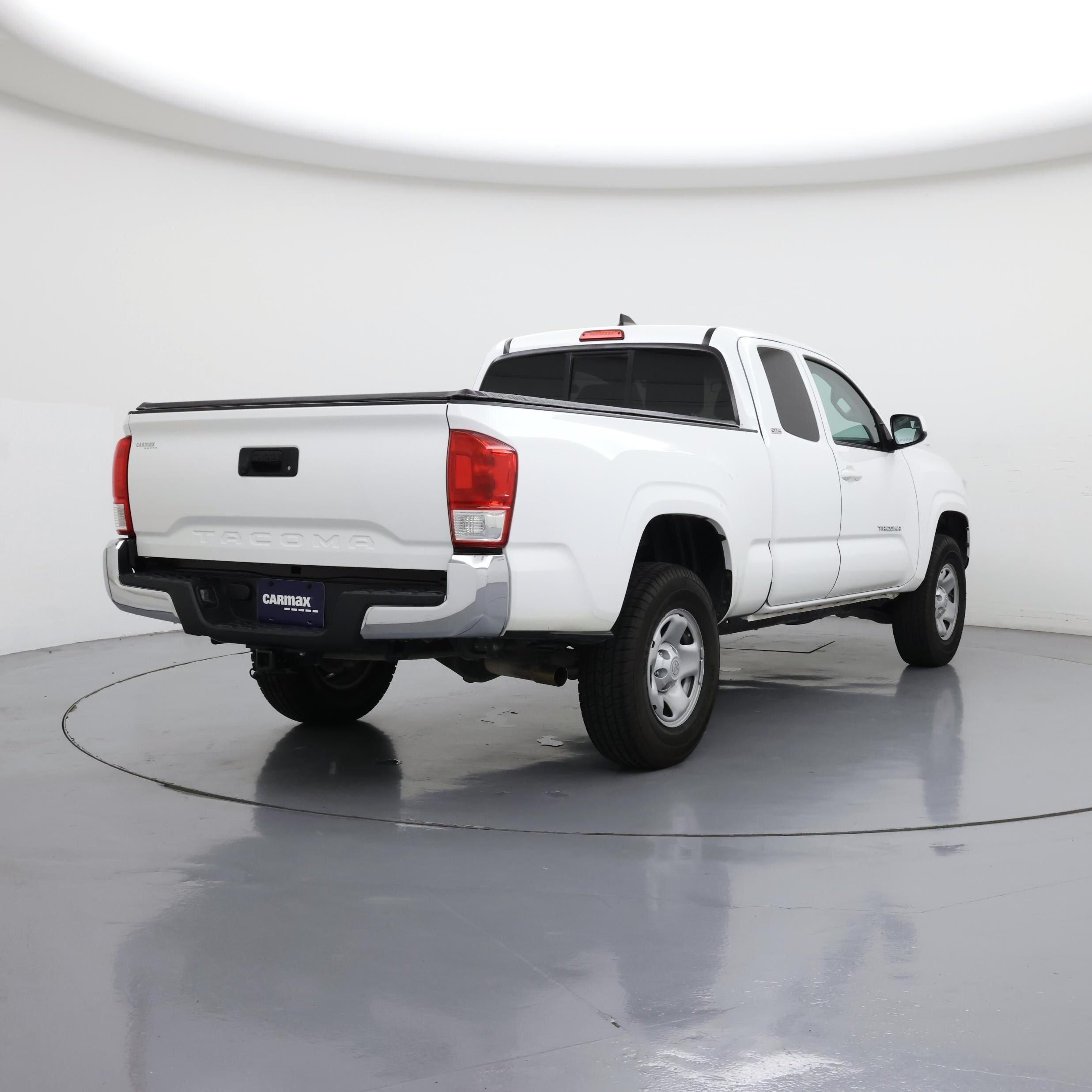 Thumbnail: 2016 Toyota Tacoma - 8