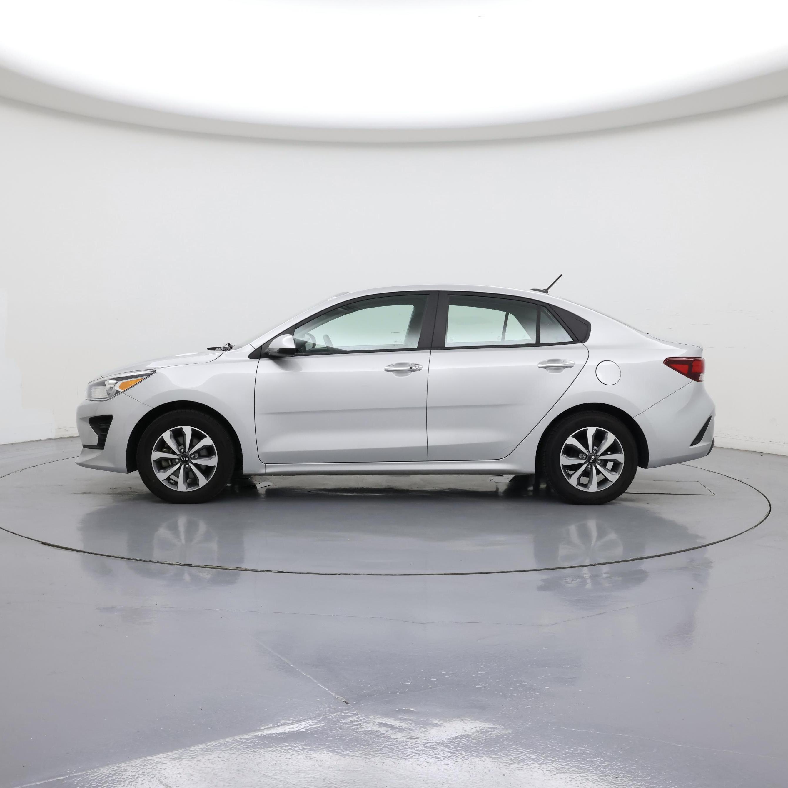 Thumbnail: 2021 Kia Rio - 3