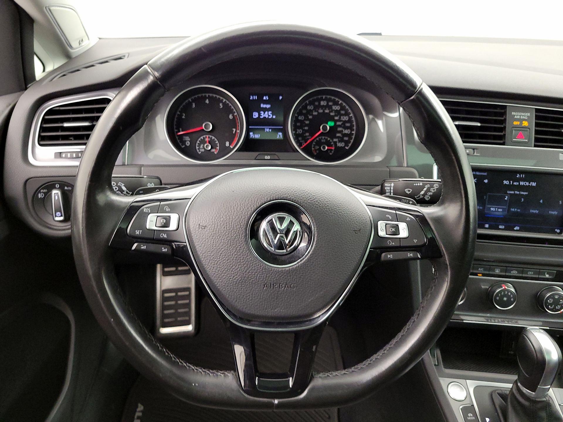 Thumbnail: 2017 Volkswagen Golf - 10