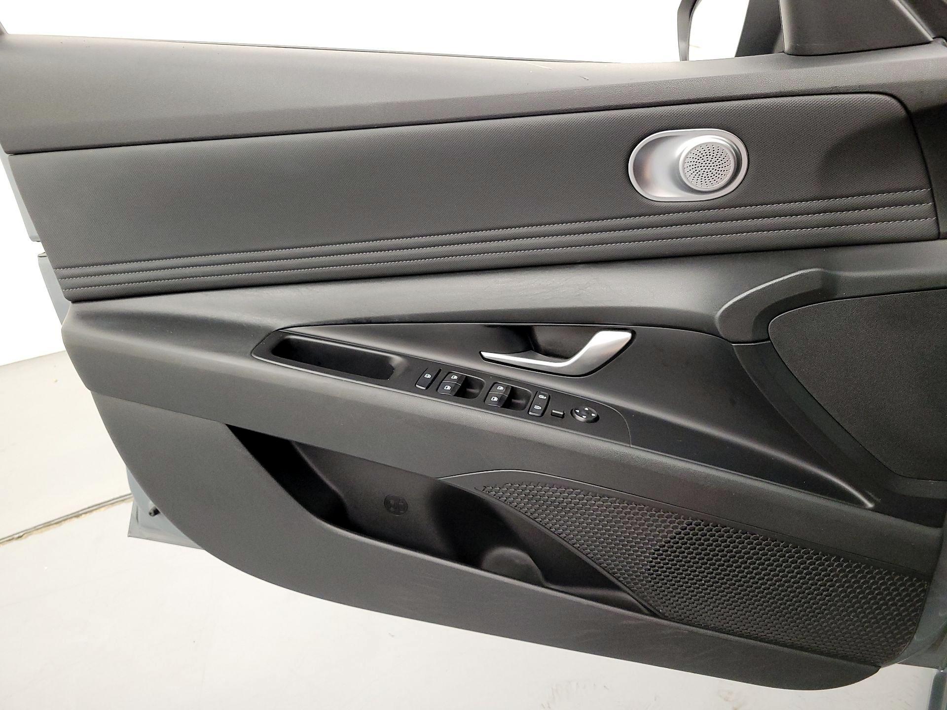 Thumbnail: 2021 Hyundai Elantra - 12