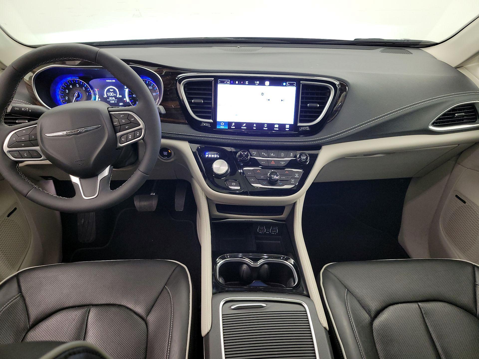Thumbnail: 2022 Chrysler Pacifica - 9