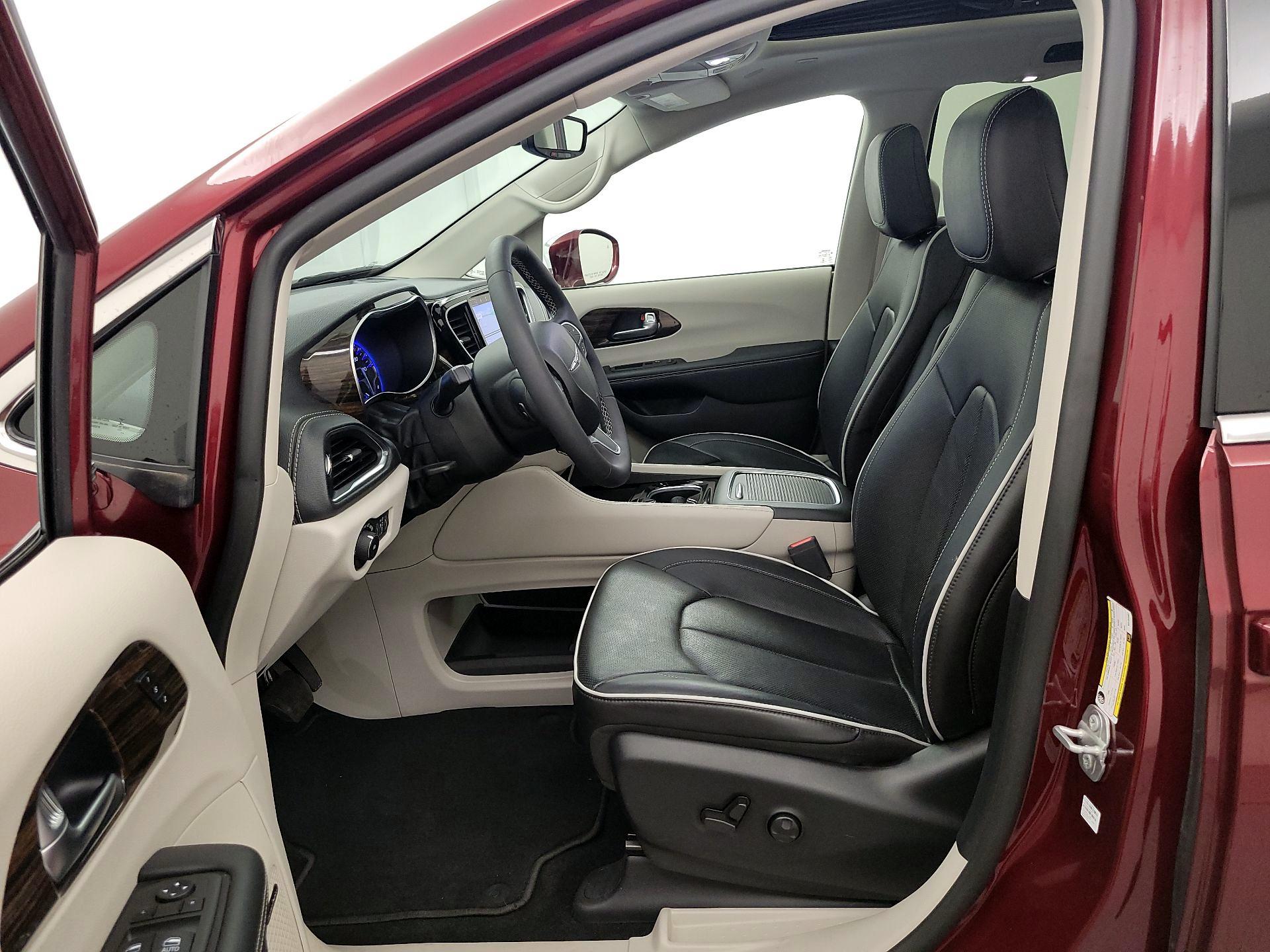 Thumbnail: 2022 Chrysler Pacifica - 11