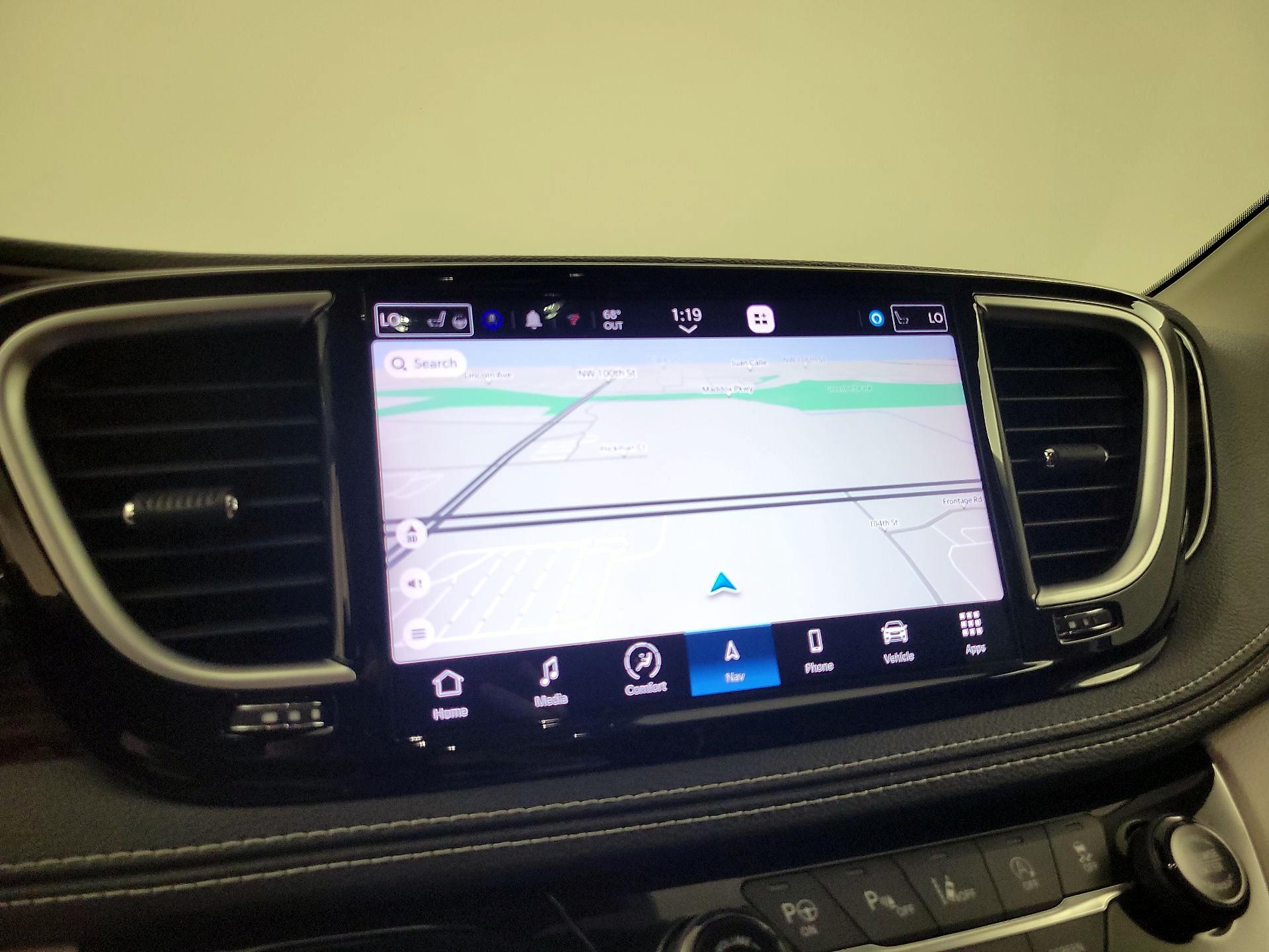 Thumbnail: 2022 Chrysler Pacifica - 14