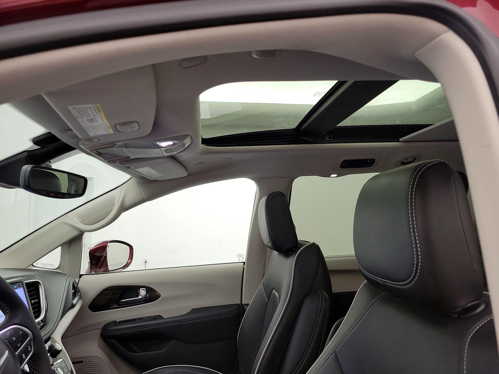 Thumbnail: 2022 Chrysler Pacifica - 20