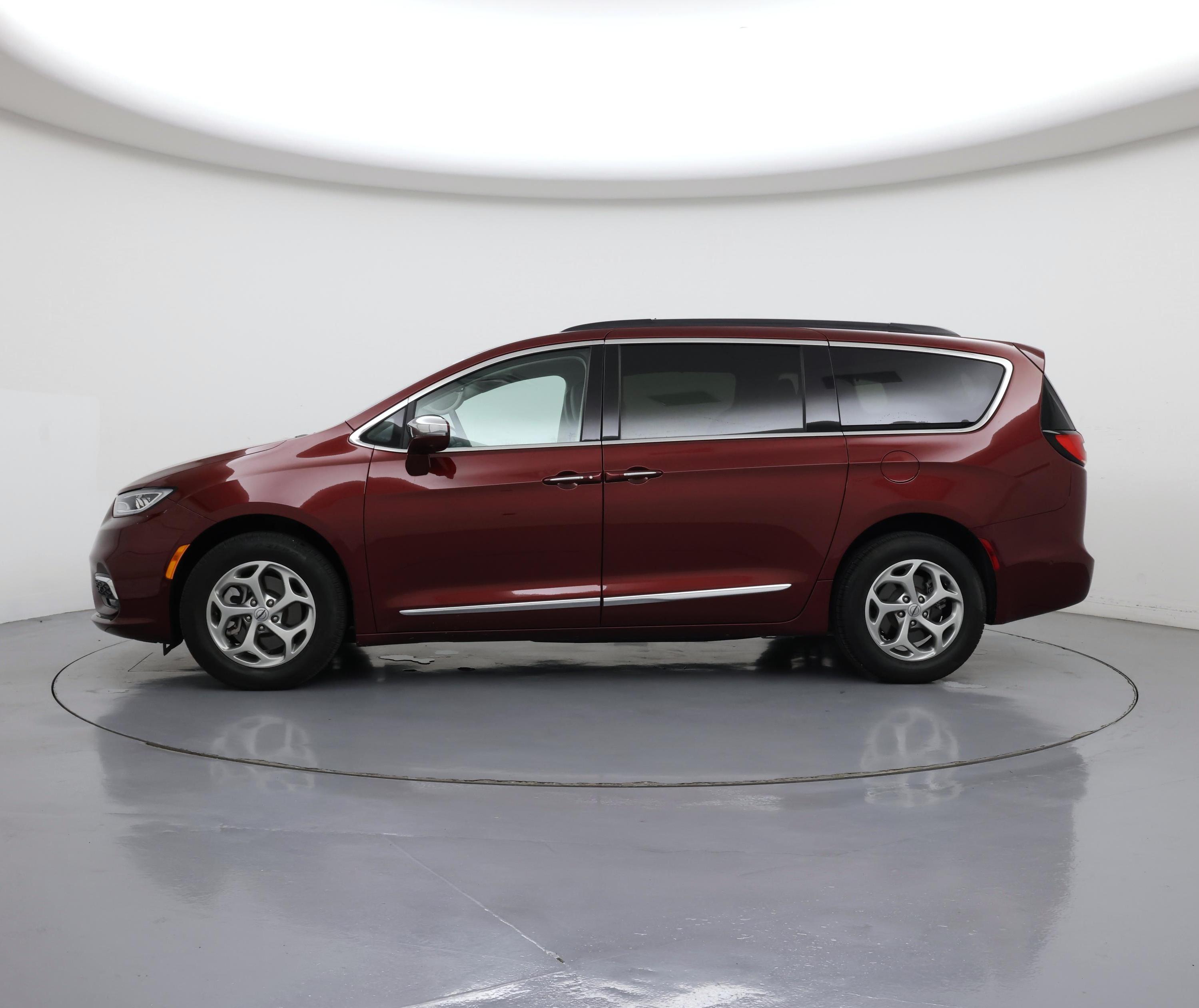 Thumbnail: 2022 Chrysler Pacifica - 3