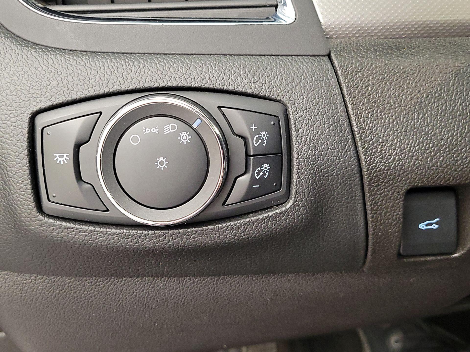 Thumbnail: 2014 Ford Edge - 13