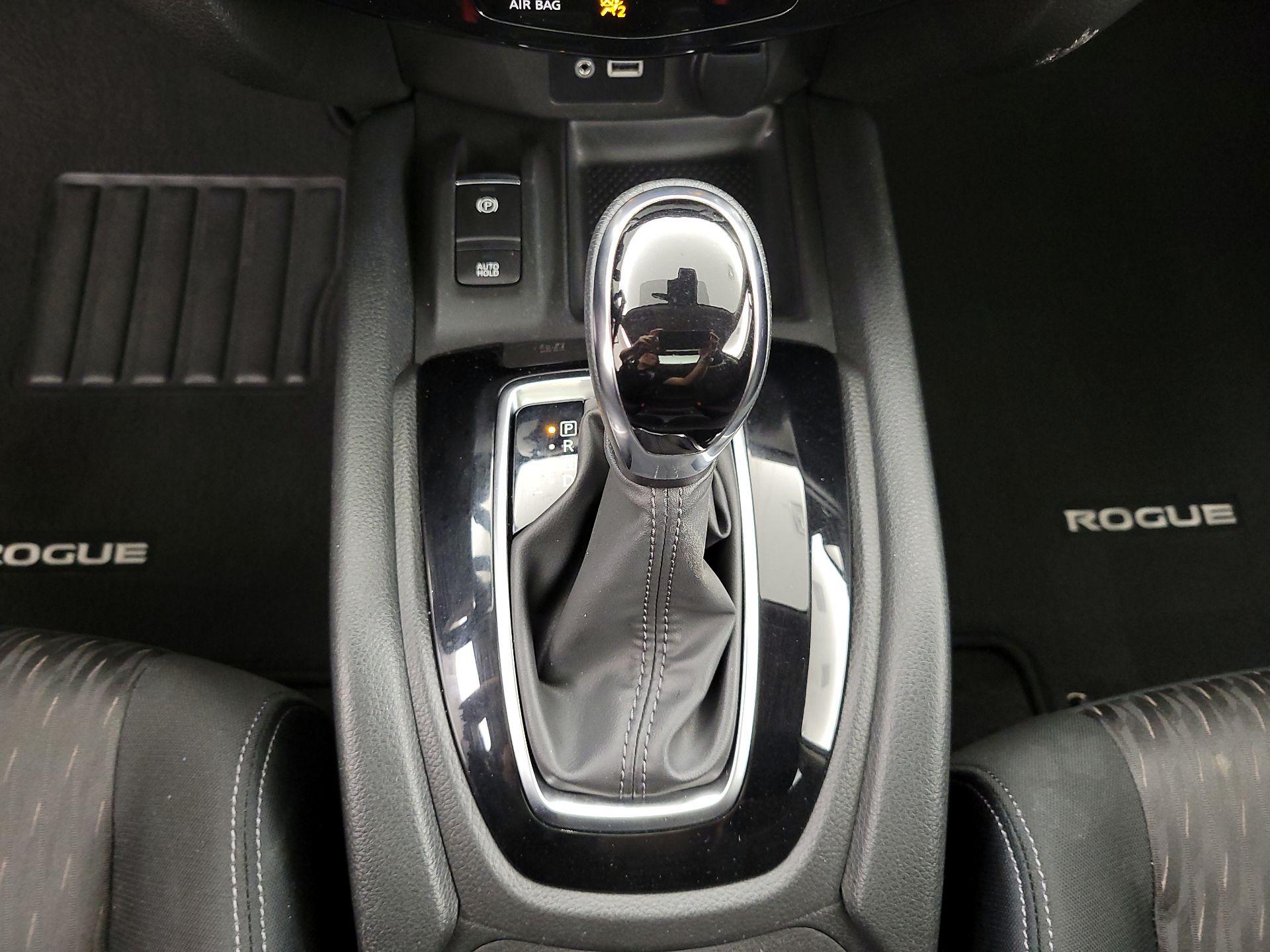 Thumbnail: 2019 Nissan Rogue - 18