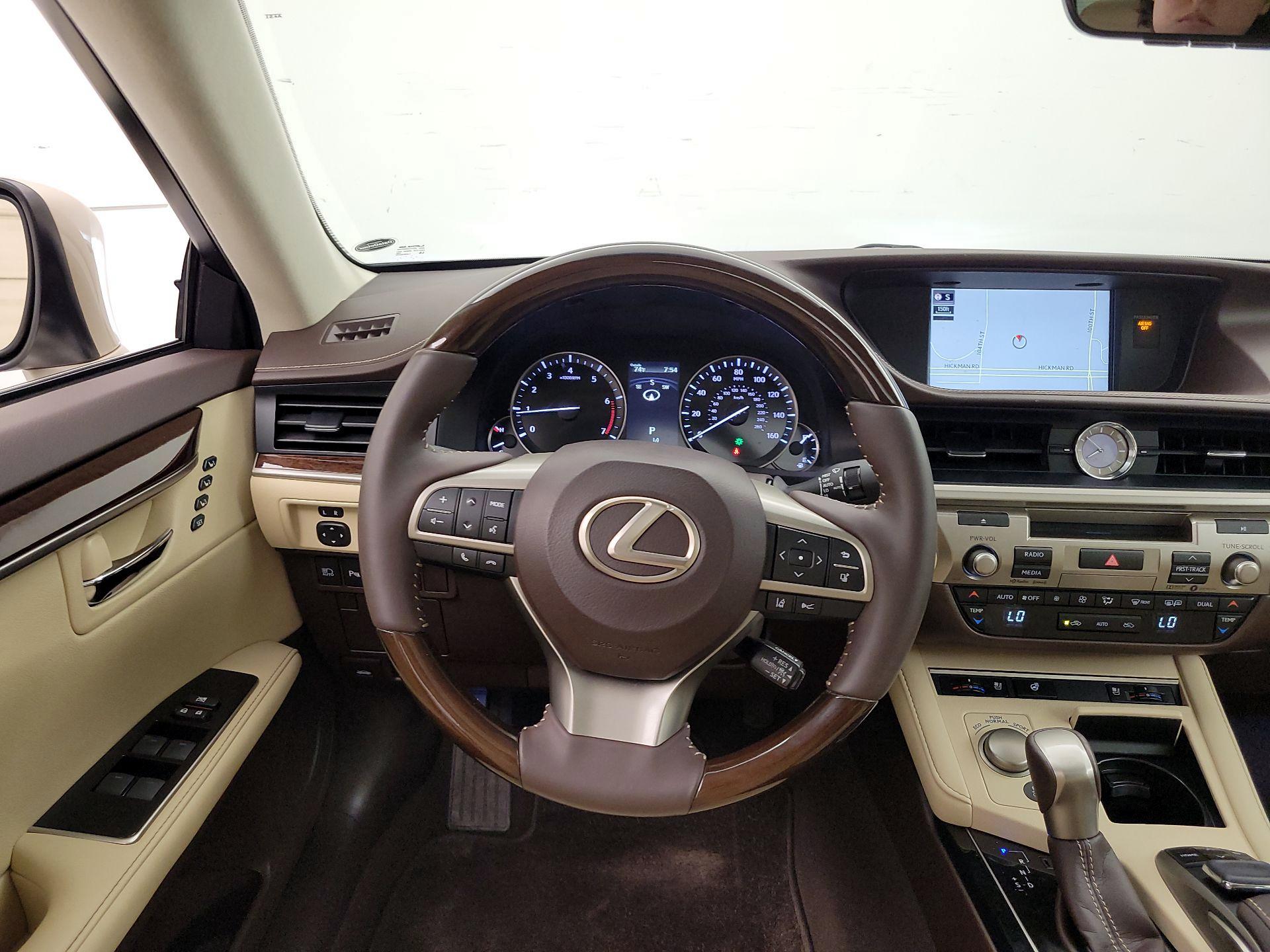 Thumbnail: 2017 Lexus ES - 10