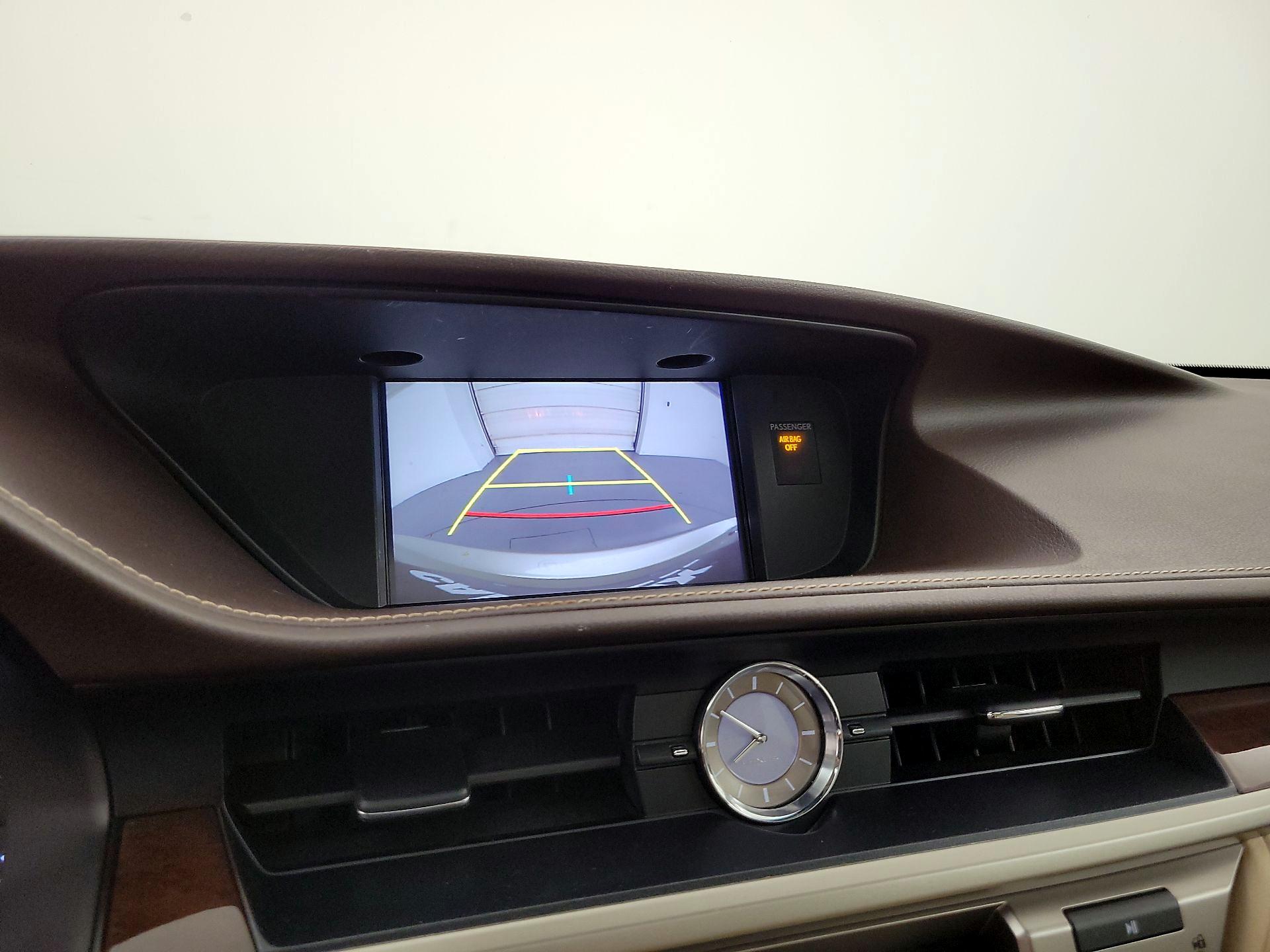Thumbnail: 2017 Lexus ES - 15
