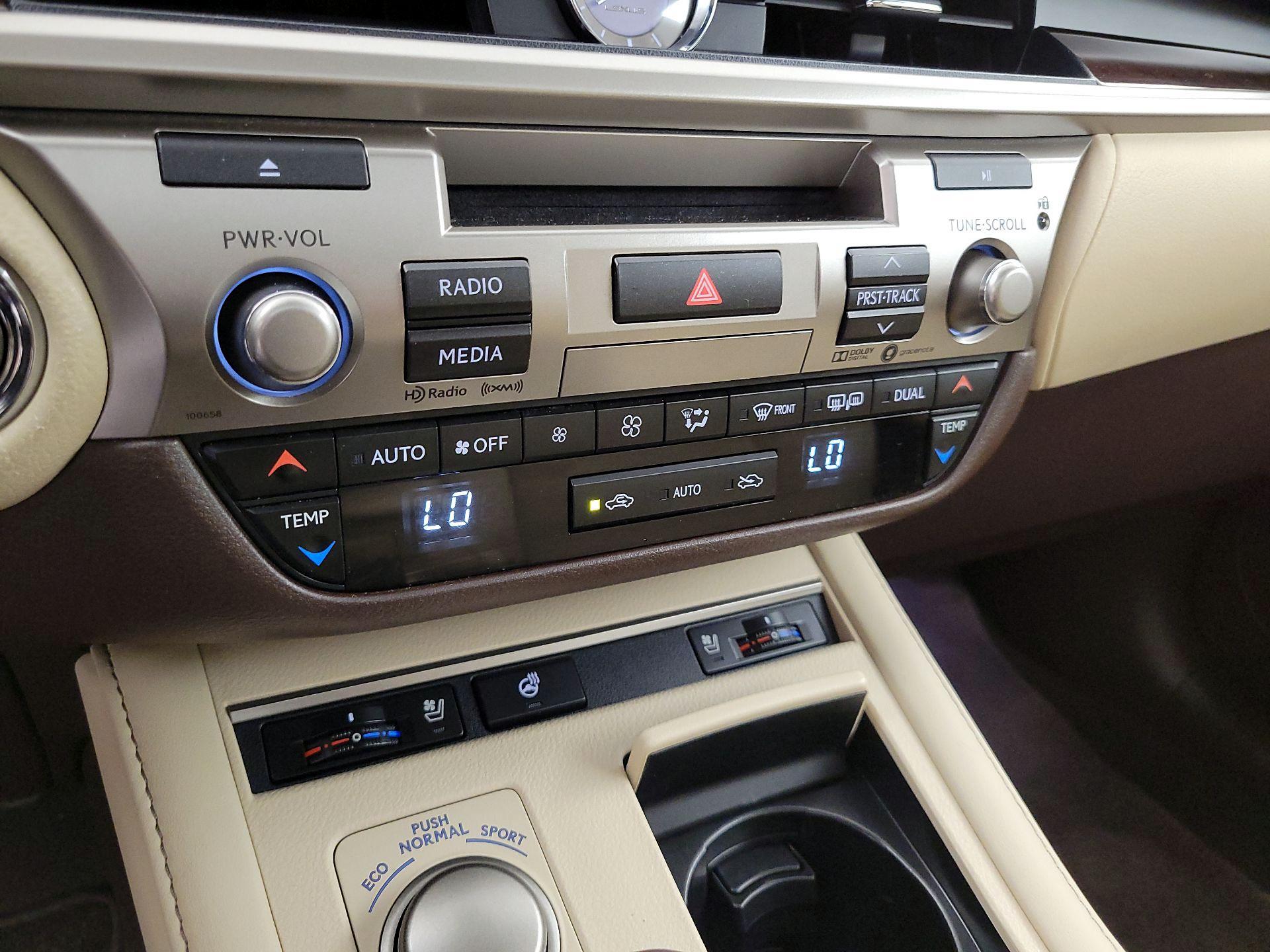 Thumbnail: 2017 Lexus ES - 17