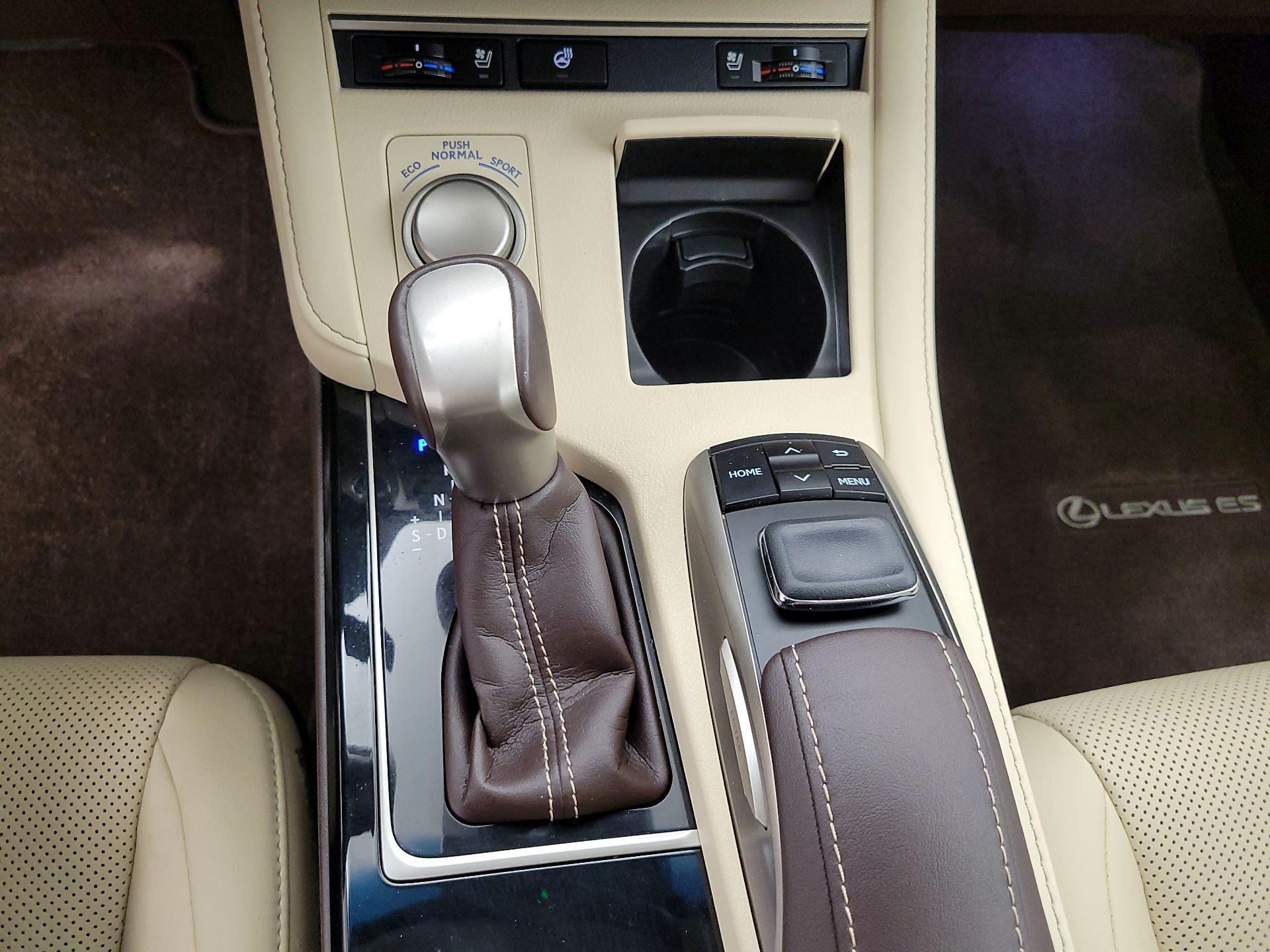 Thumbnail: 2017 Lexus ES - 18