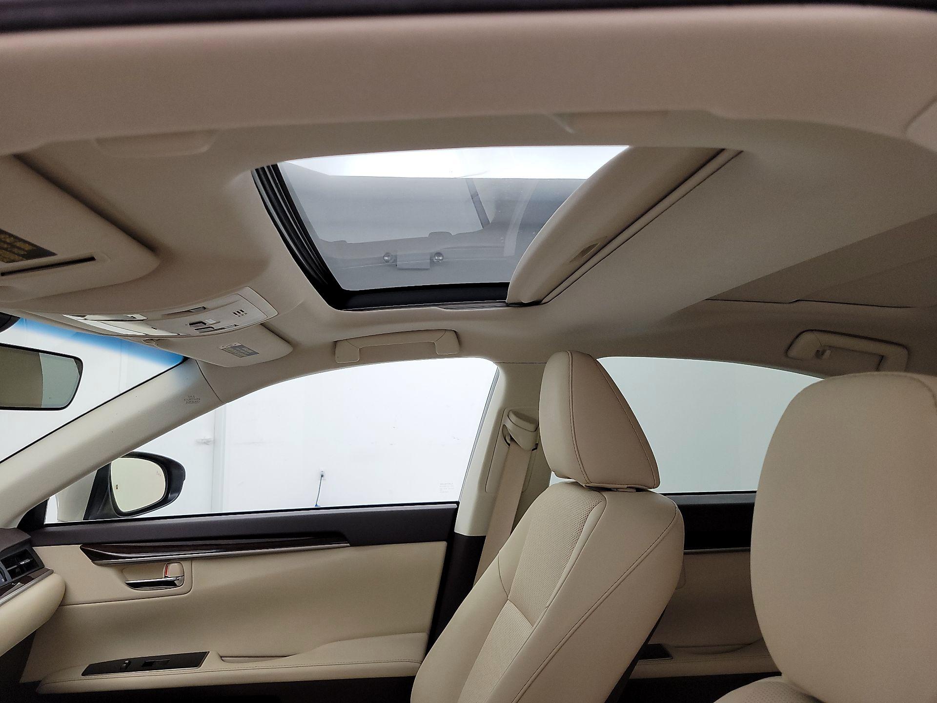 Thumbnail: 2017 Lexus ES - 20
