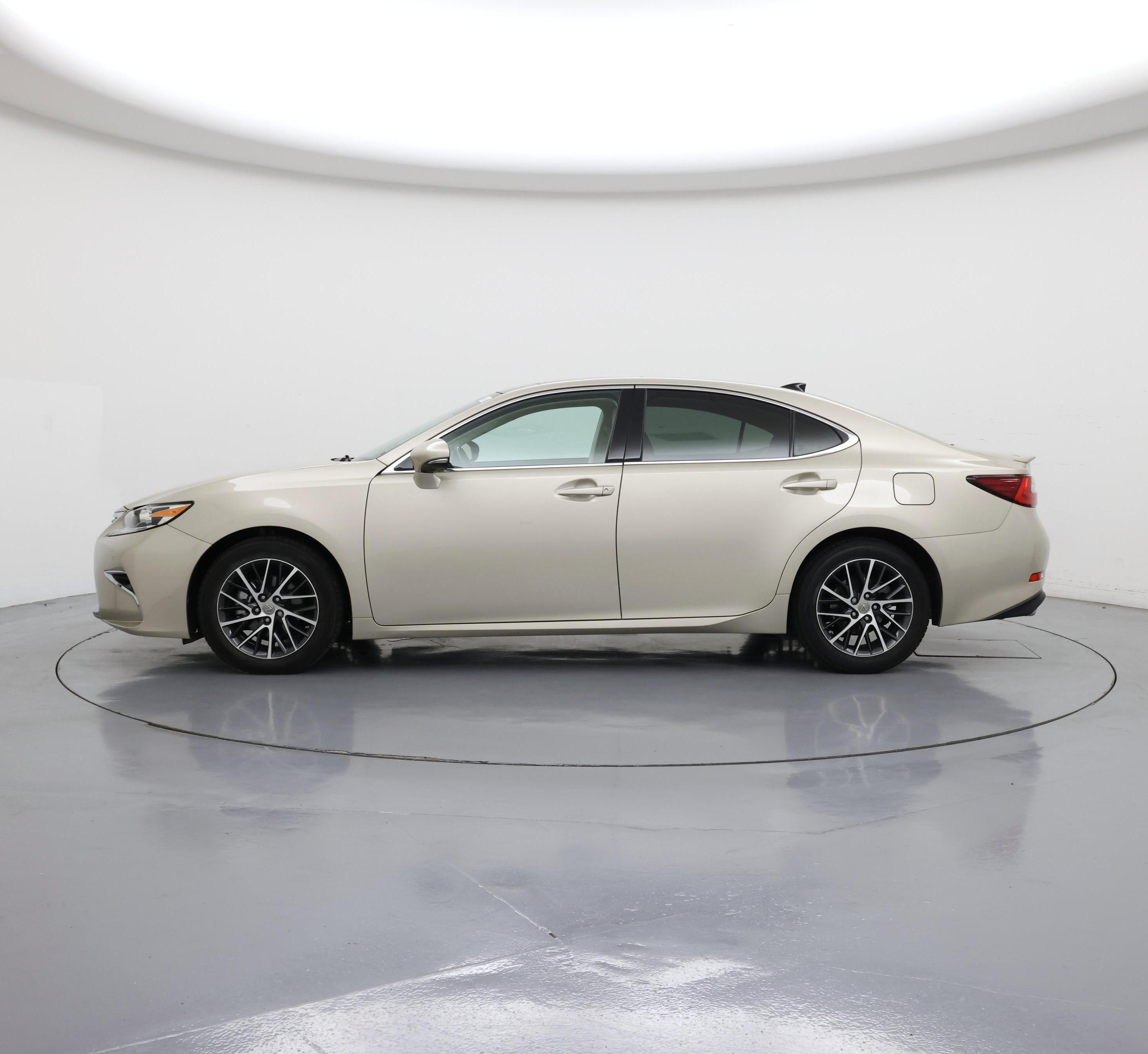 Thumbnail: 2017 Lexus ES - 3